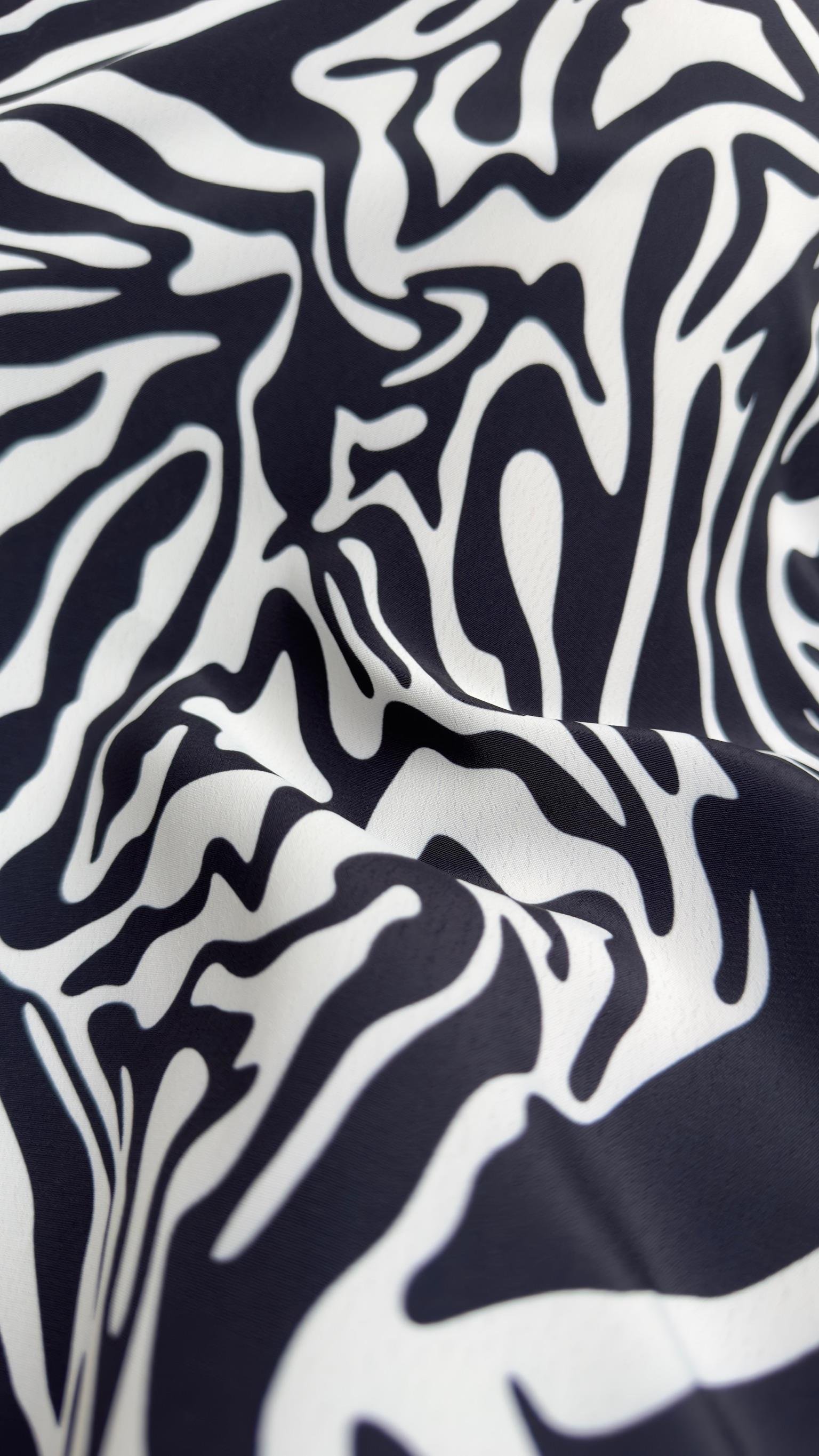 Orta Siyah Şeritli Zebra Desenli Elbise 