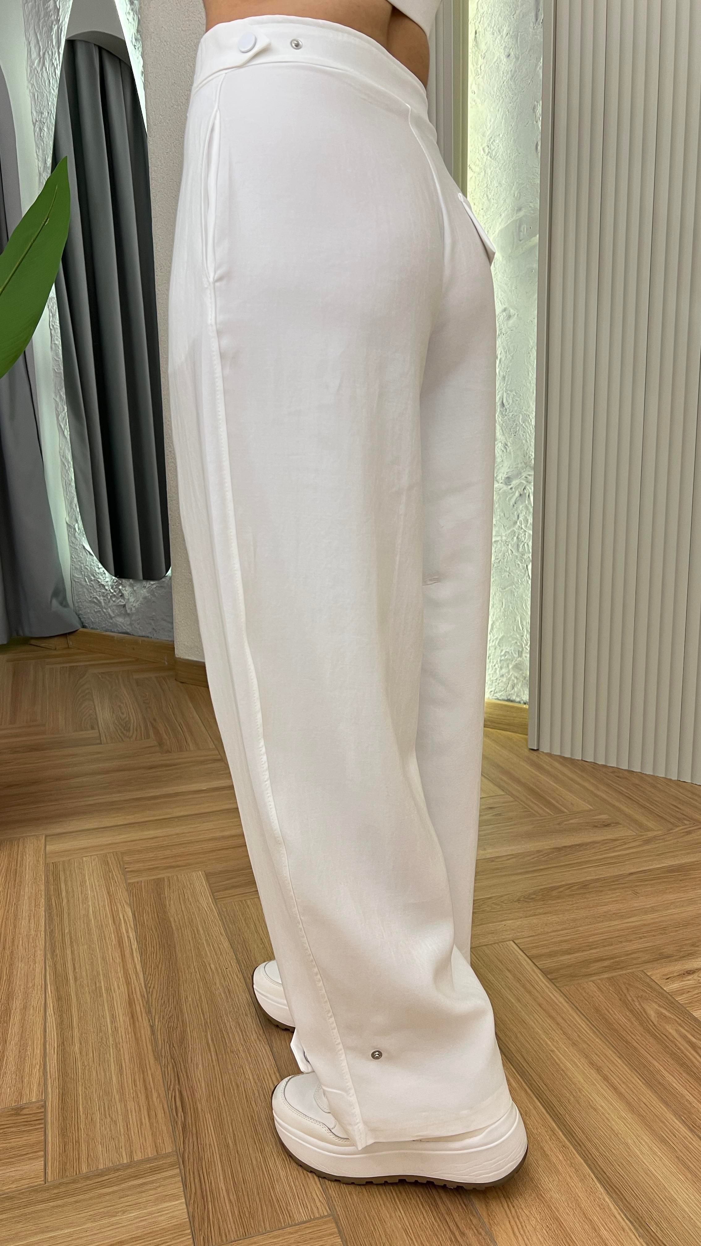 Beyaz Paça Düğme Detaylı Pantolon