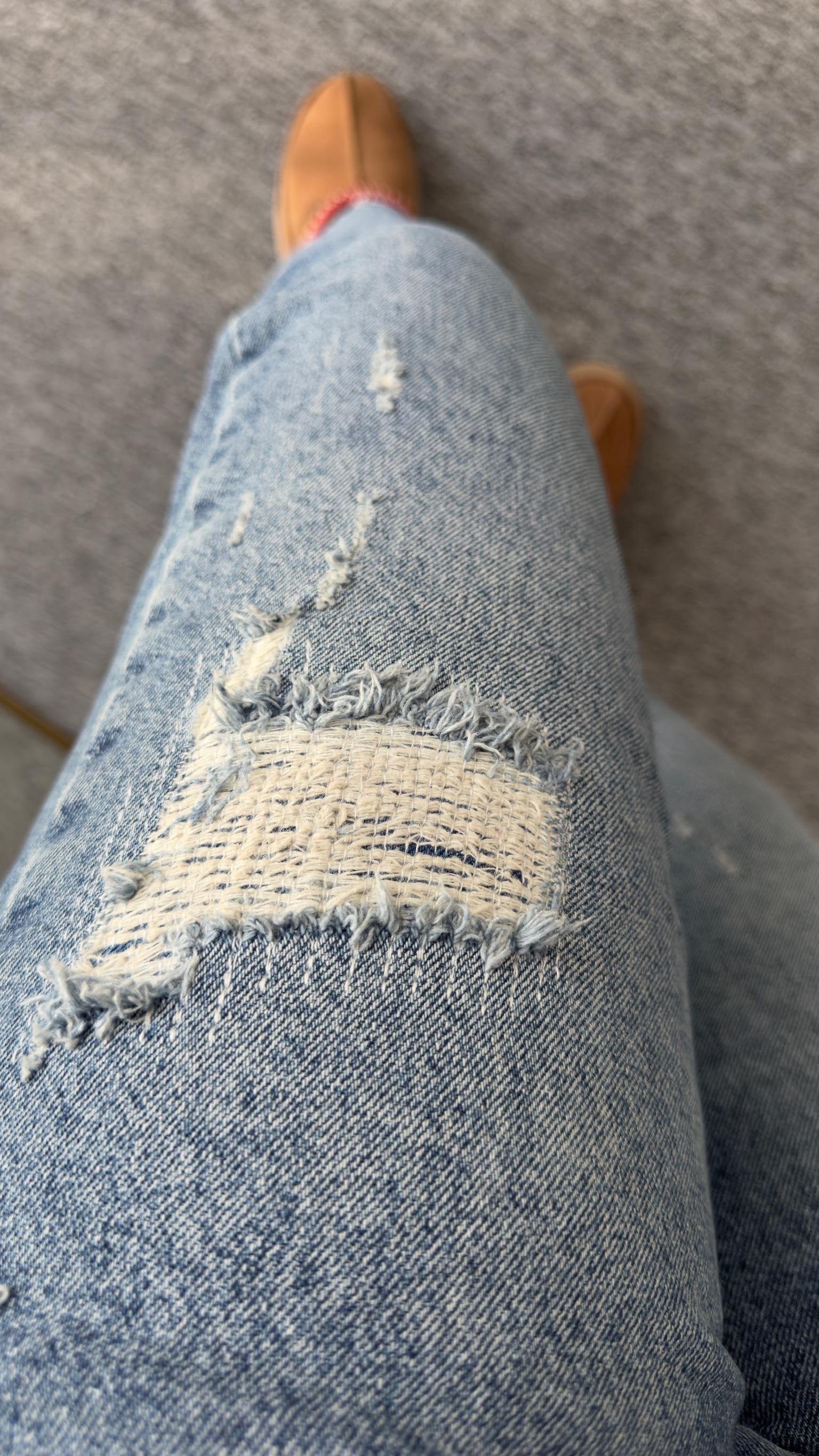 Yıkamalı Yırtık Detaylı Jean