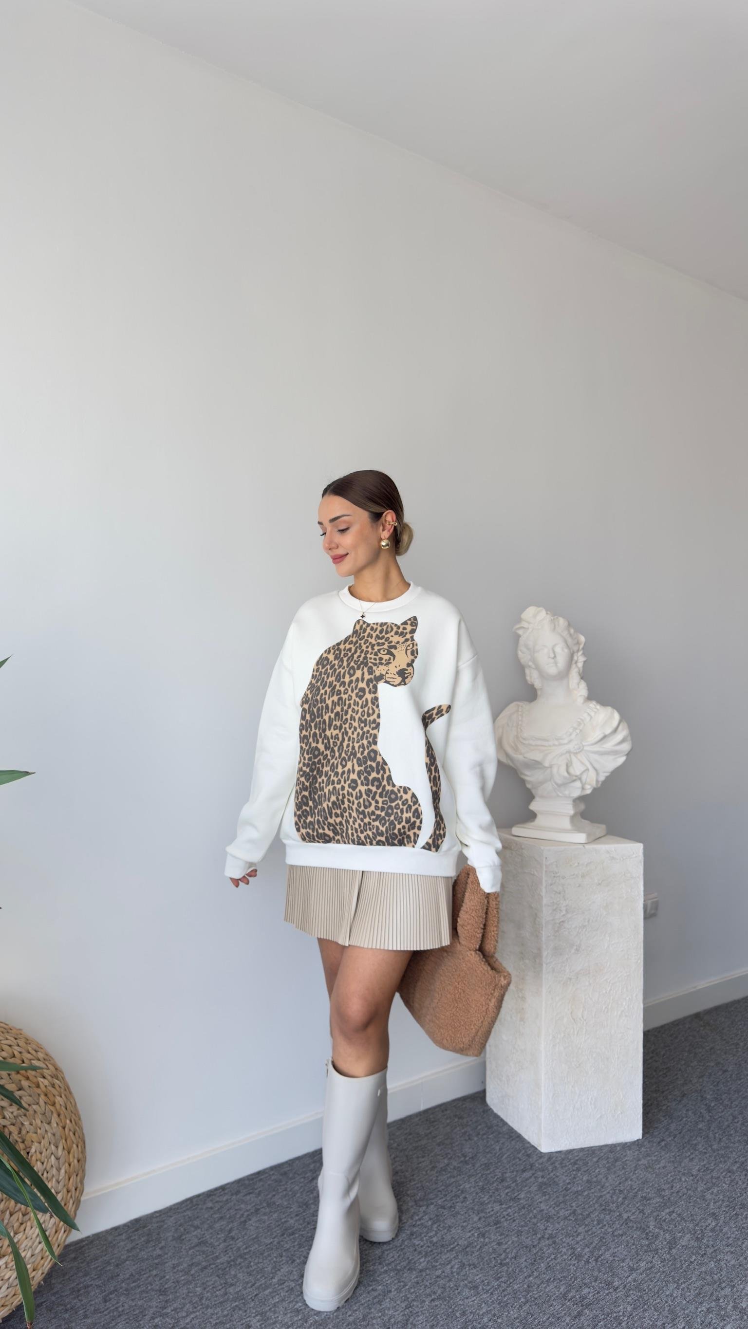 Aster Önü Kaplan Baskılı Sweatshirt