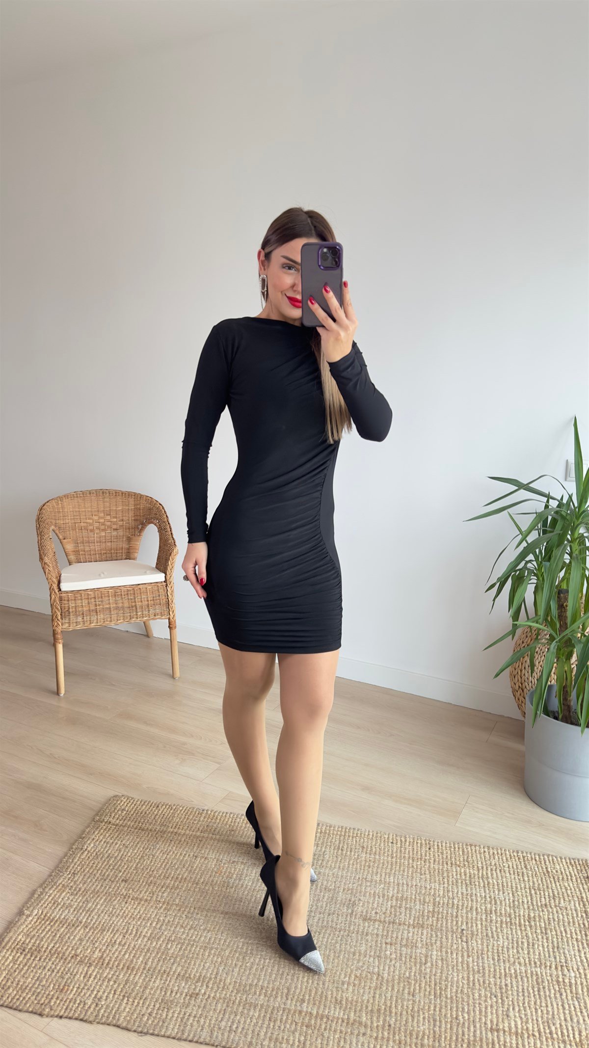 Siyah Büzgü Detay Elbise 