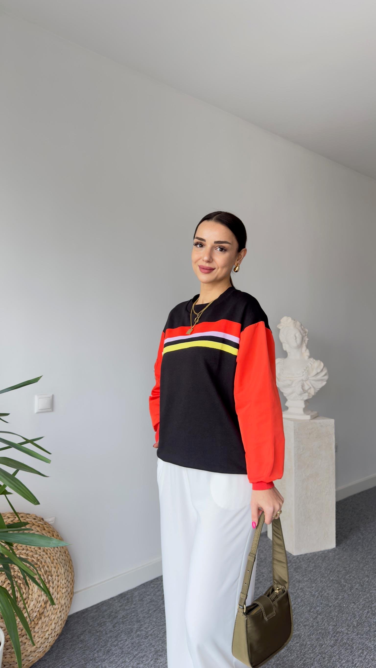 Kolu Kırmızı Paraşüt Detay Siyah Sweatshirt