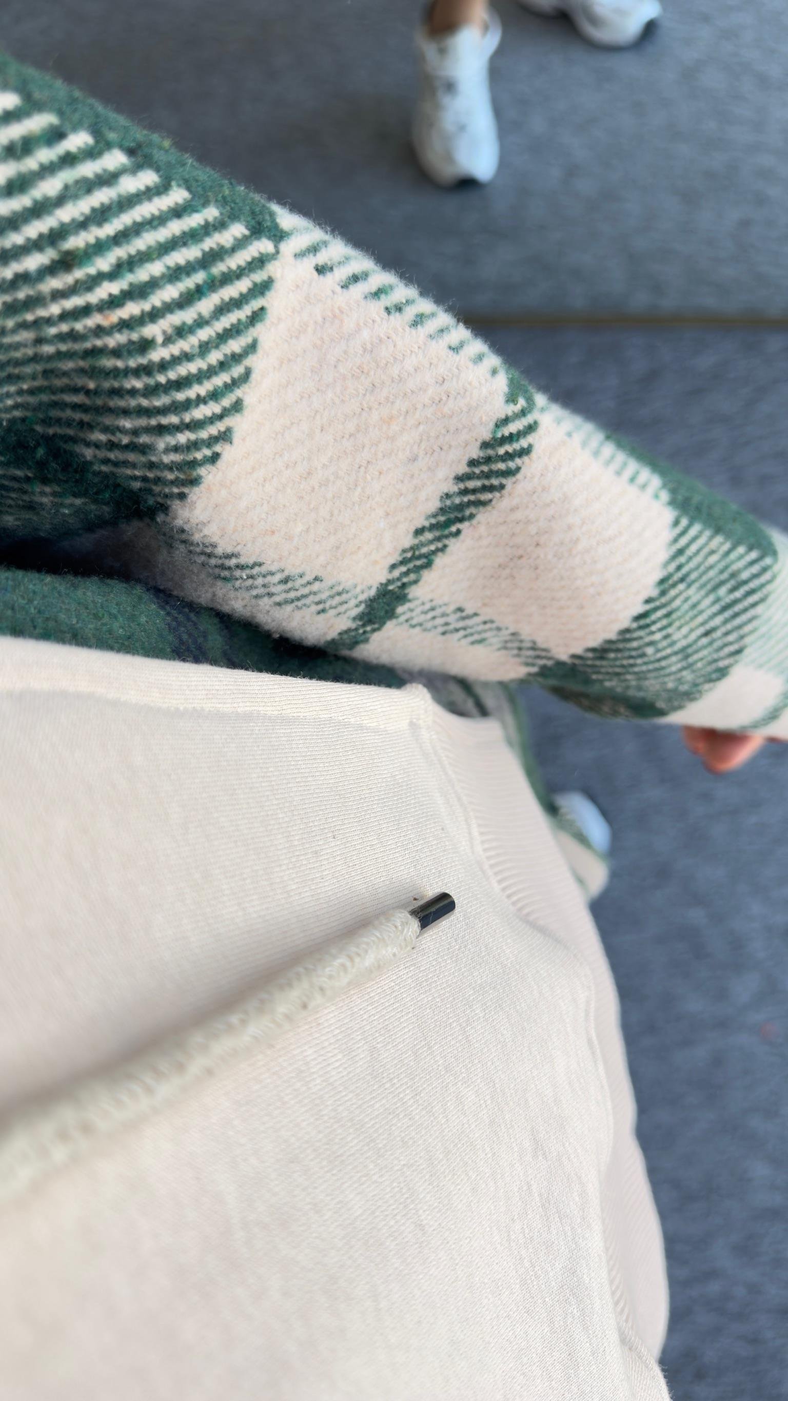 Yan Yeşil Ekoseli Kapüşonlu Sweat