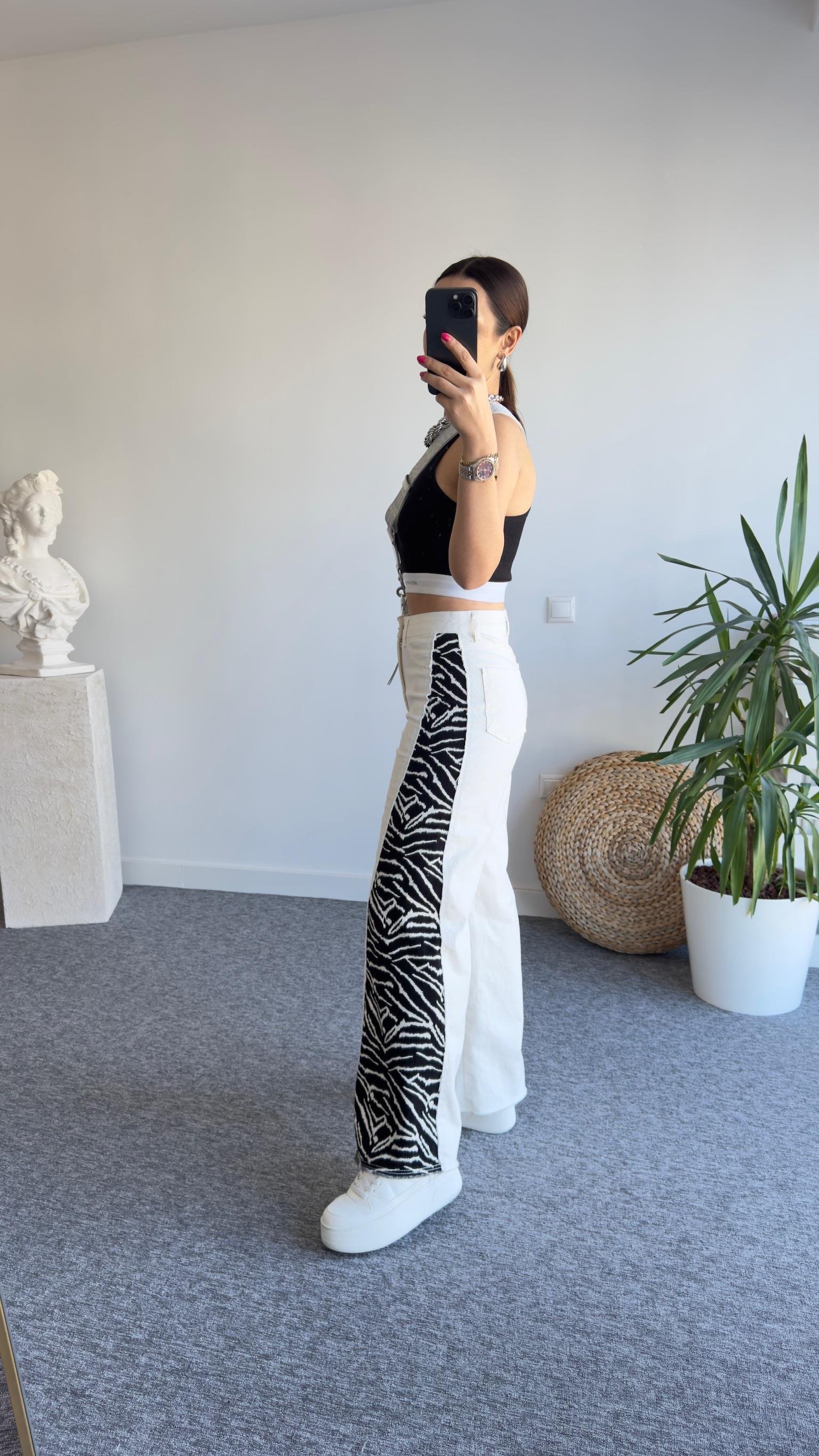 Zebra Şerit Detaylı Beyaz Jean