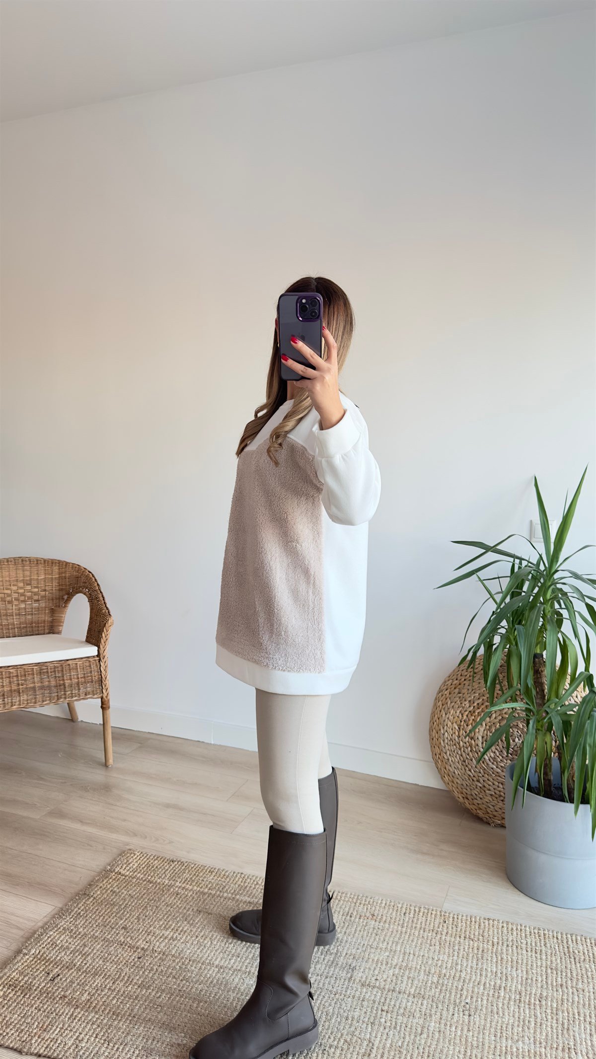 Peluş Detaylı Ekru Sweat