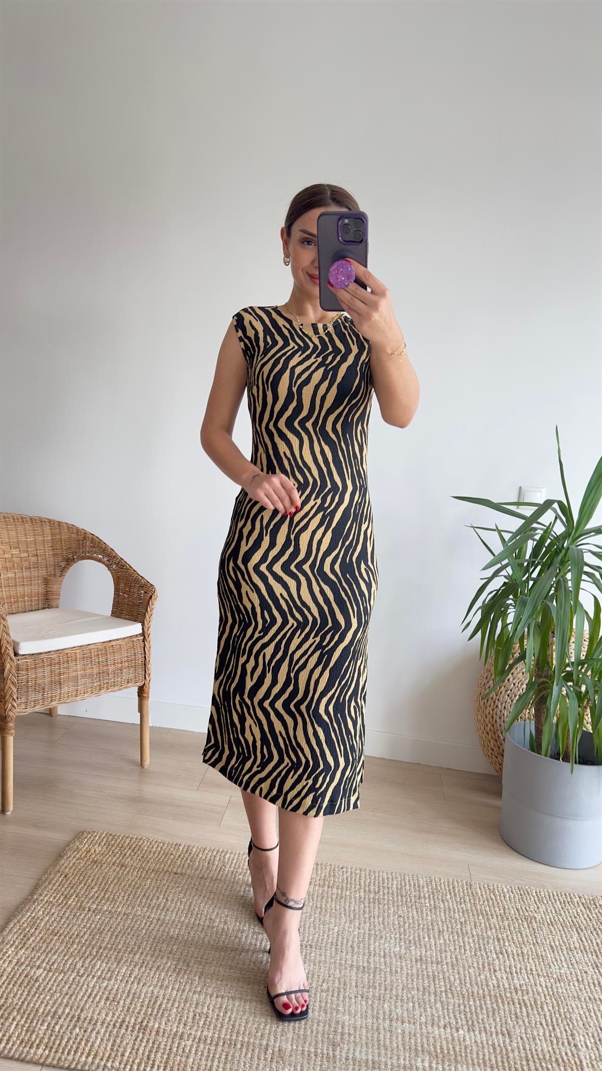 Bej Zebra Desen Yırtmaçlı Elbise