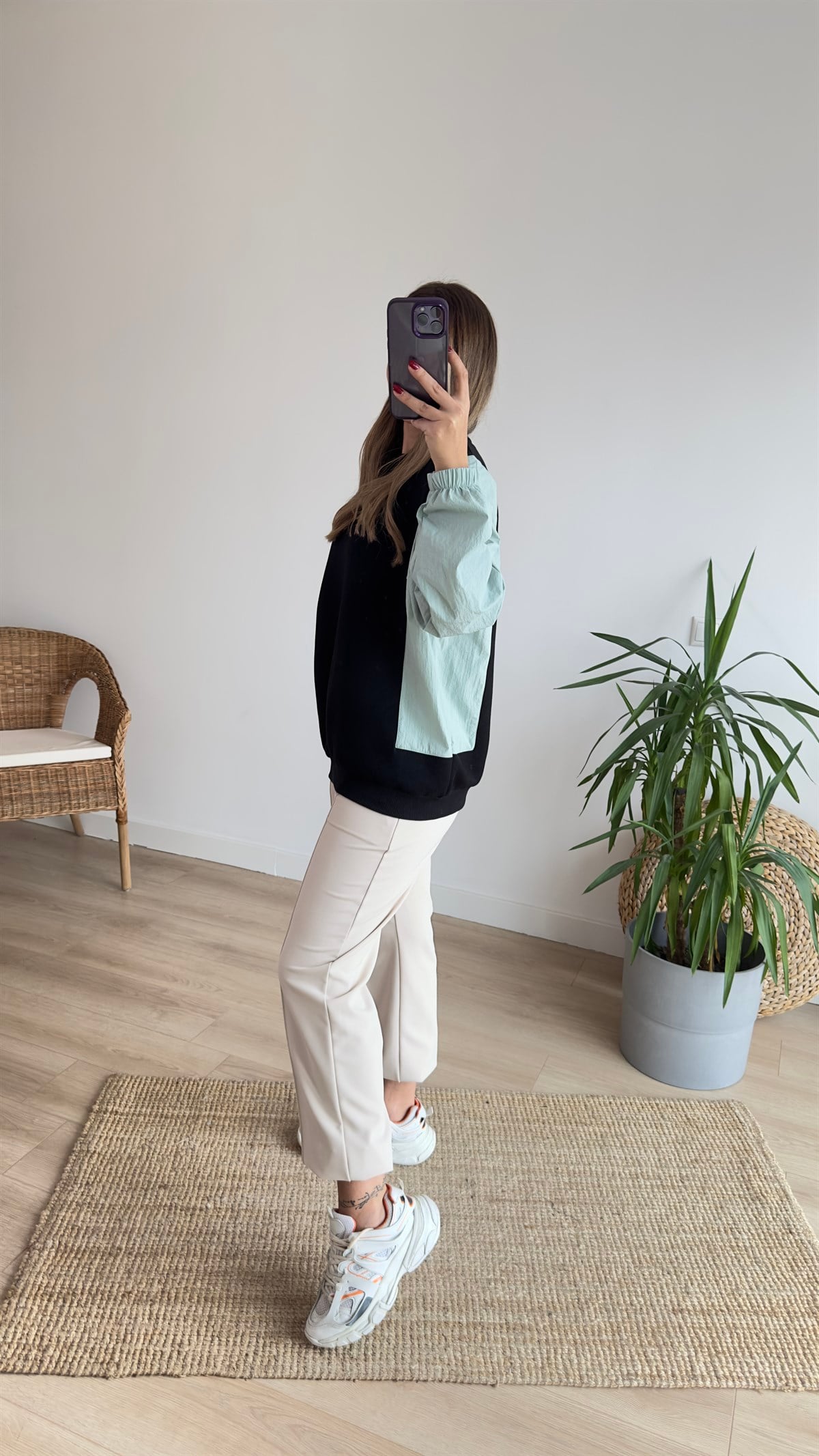 Kolları Renkli Paraşüt Siyah Sweat
