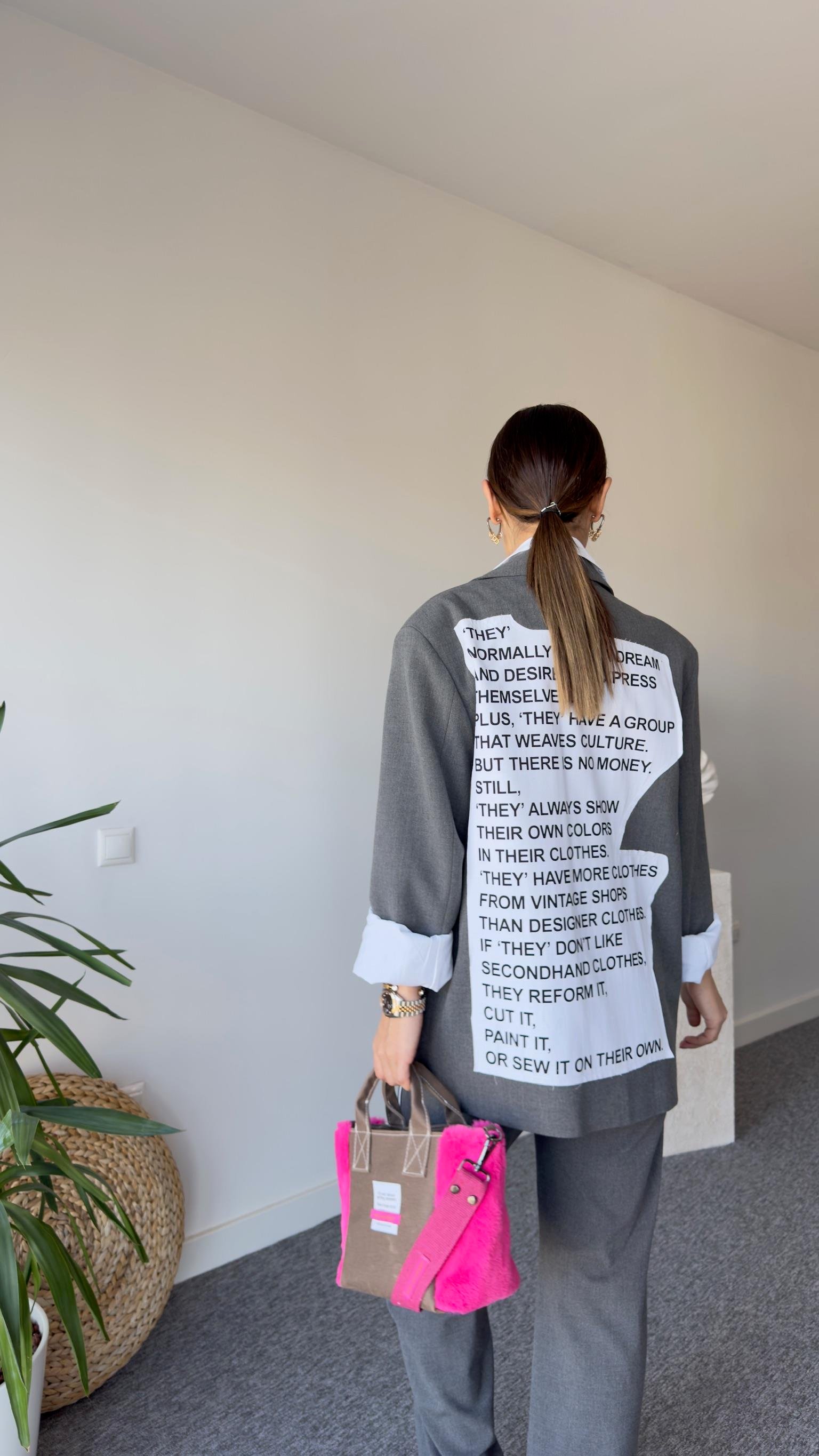 Gri Sırtı Yazılı Tasarım Blazer Ceket