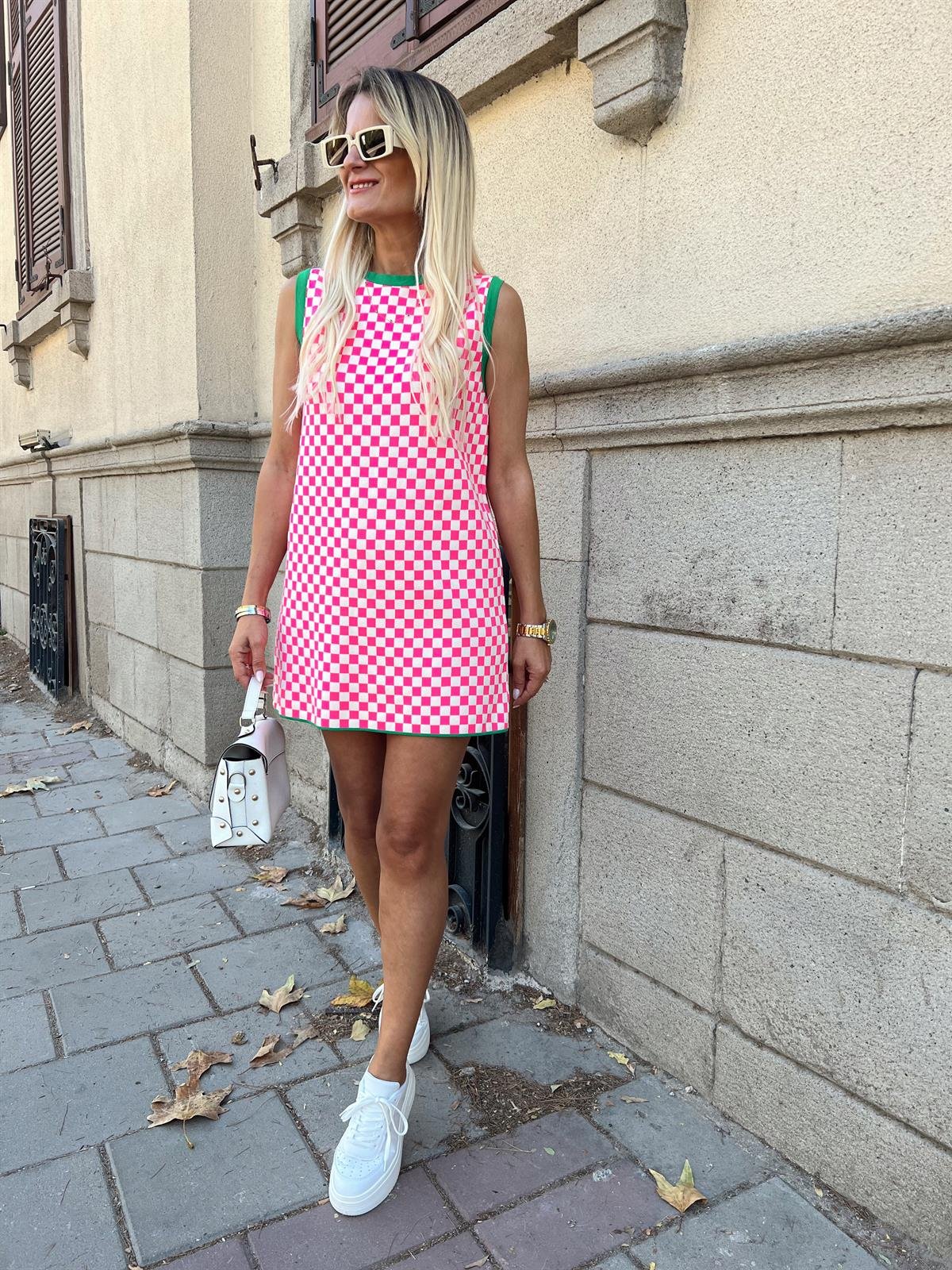 Nişantaşı Butik  YEŞİL ŞERİT PEMBE DESENLİ ÇELİK ÖRME ELBİSE