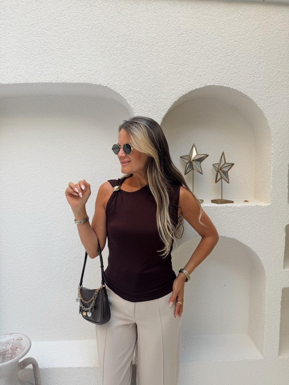 Nişantaşı Butik AKSESUAR VE YAKA DETAY KAHVE BLUZ