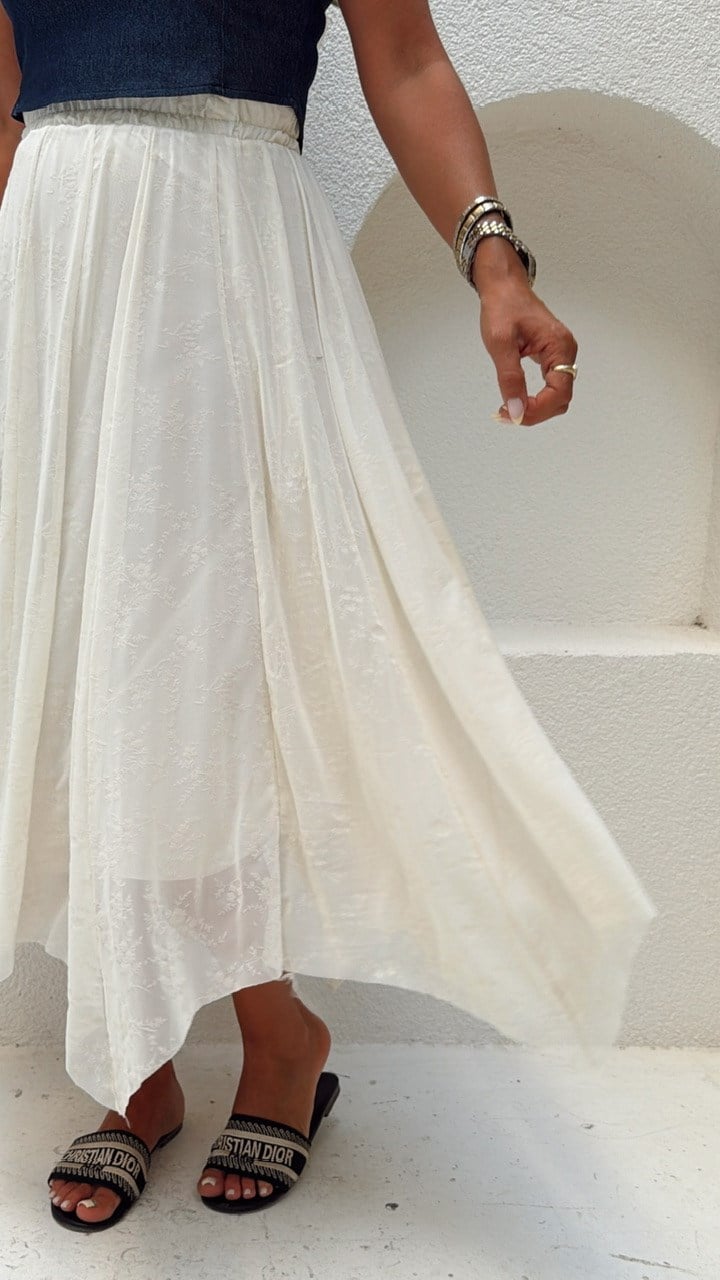 Nişantaşı Butik ASİMETRİK KESİM DESENLİ VANİLYA ETEK
