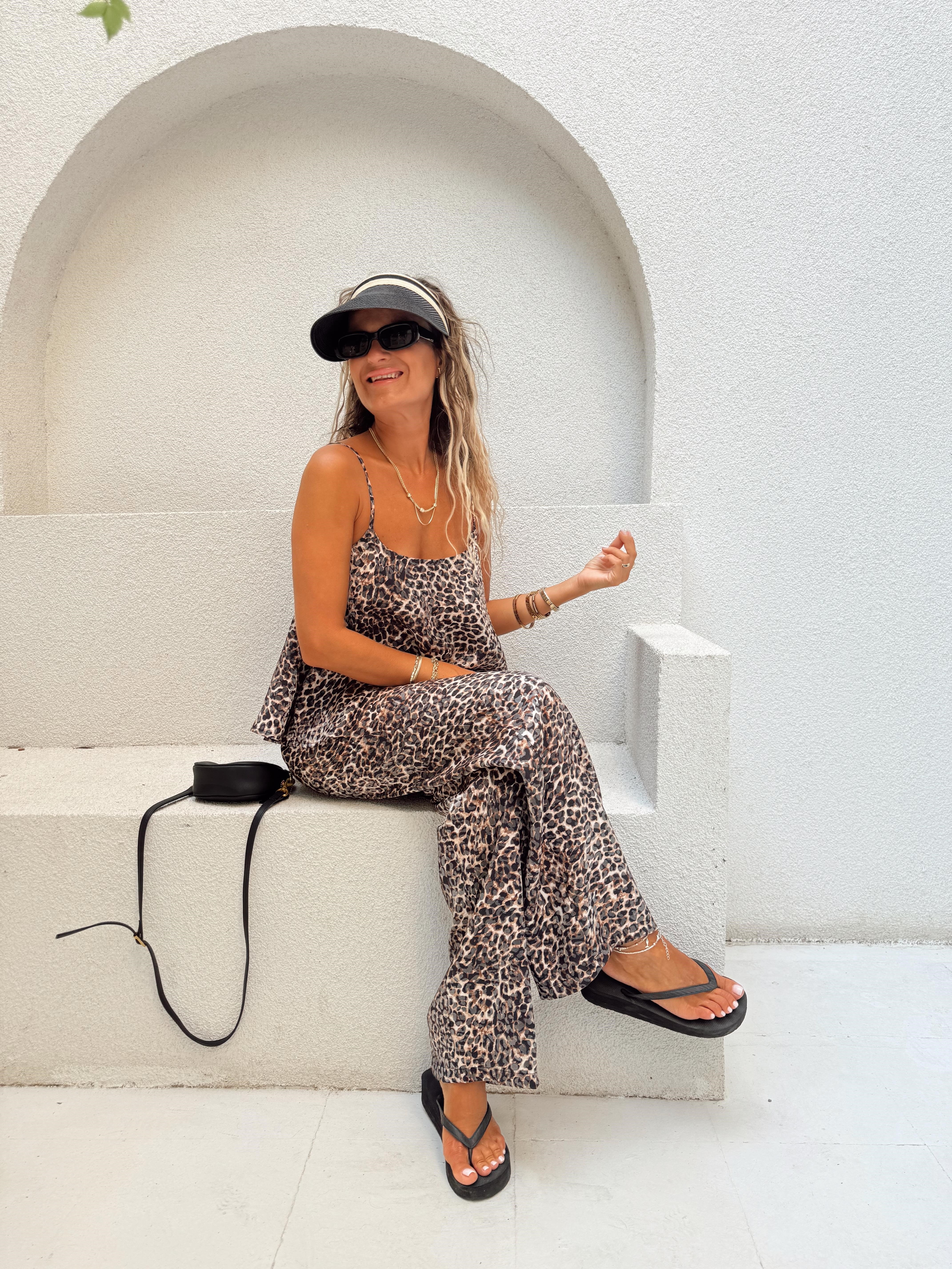 Nişantaşı Butik ASKILI BLUZ BOL PAÇA PANTOLON LEOPAR TAKIM
