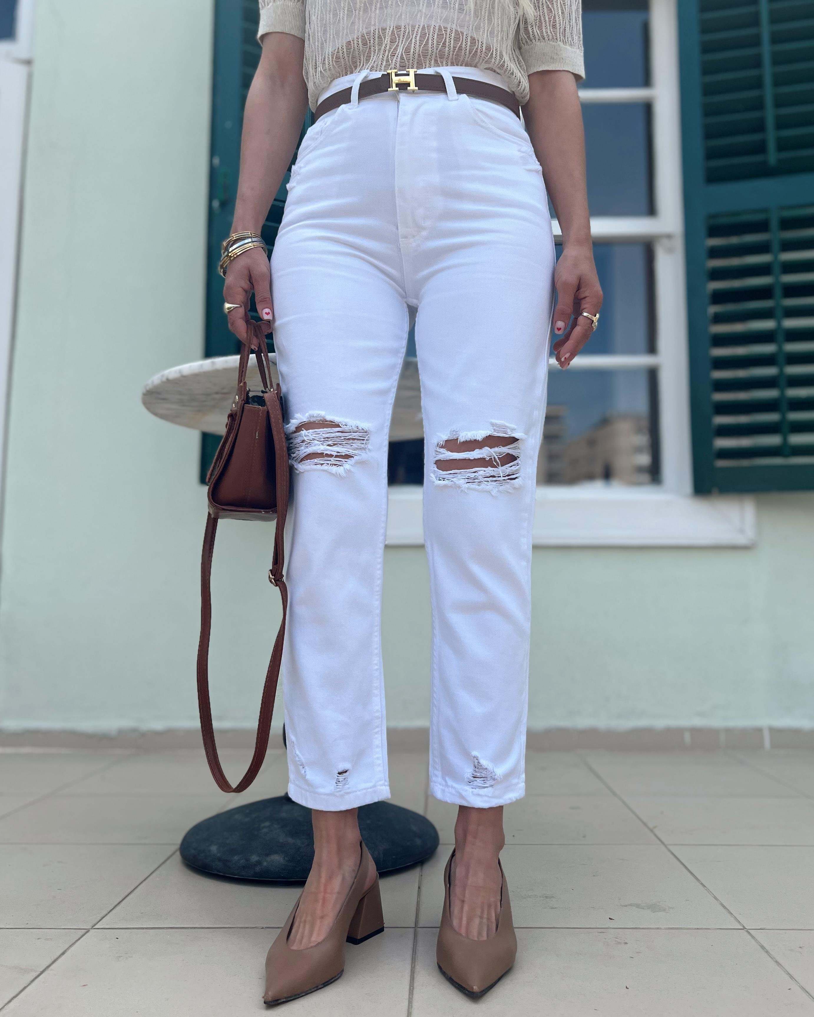 Nişantaşı Butik BEYAZ YIRTIKLI MOM JEAN
