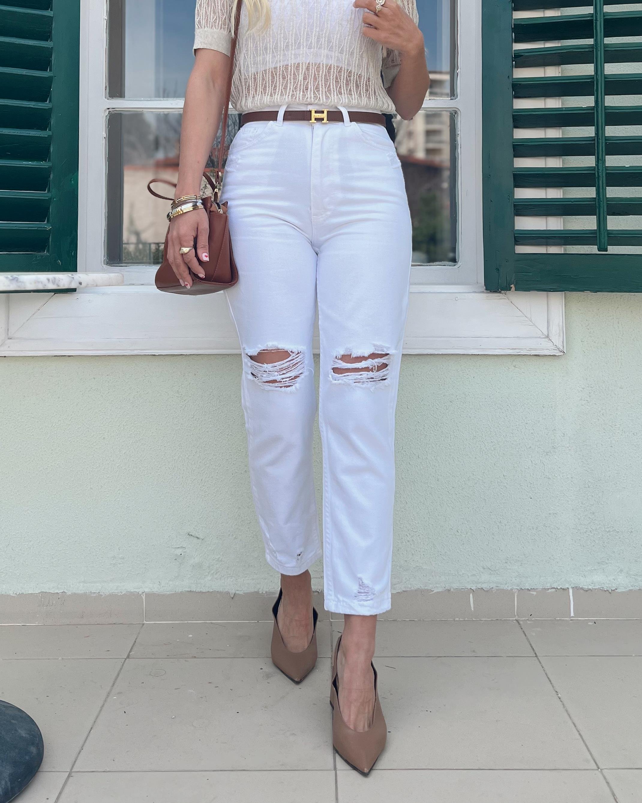 Nişantaşı Butik BEYAZ YIRTIKLI MOM JEAN
