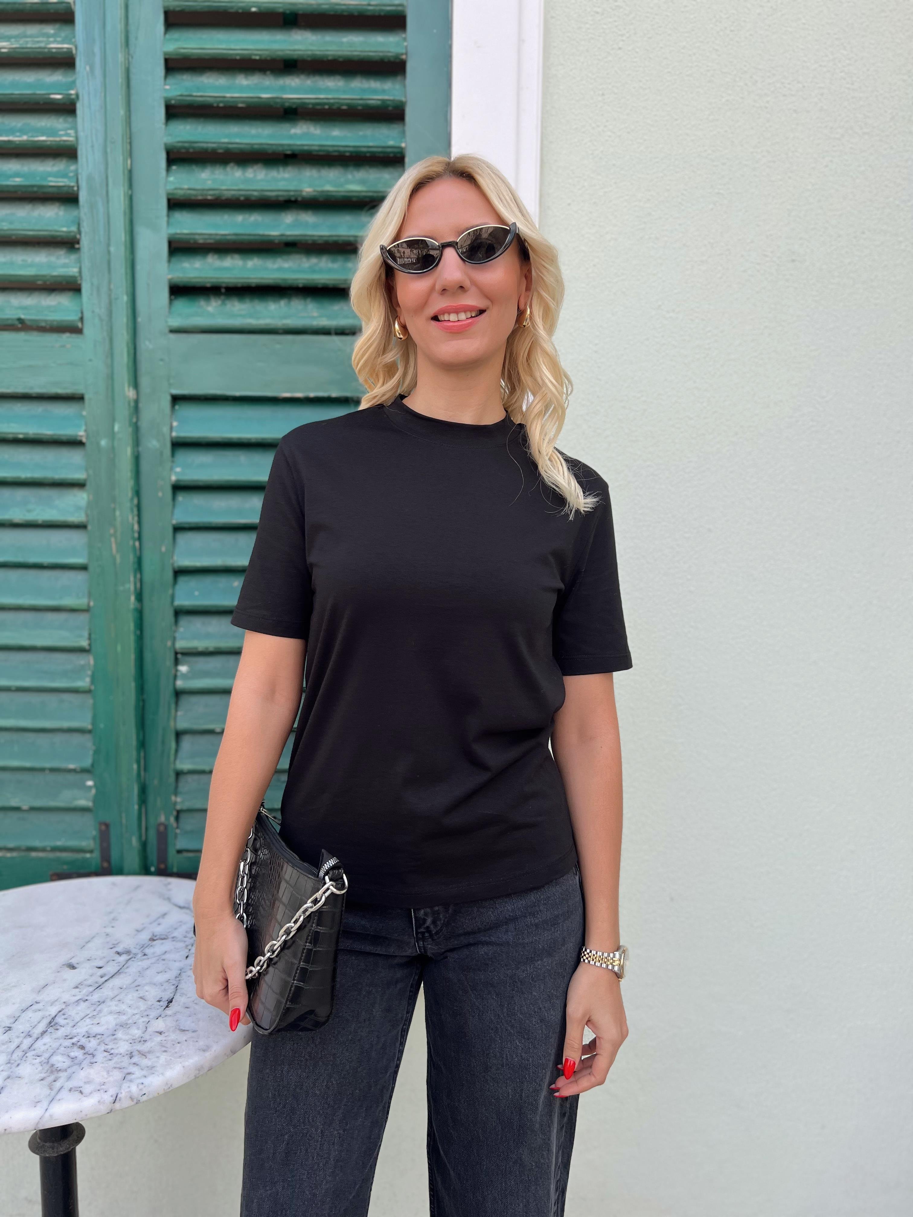Nişantaşı Butik DİK YAKA SİYAH BASİC TSHİRT