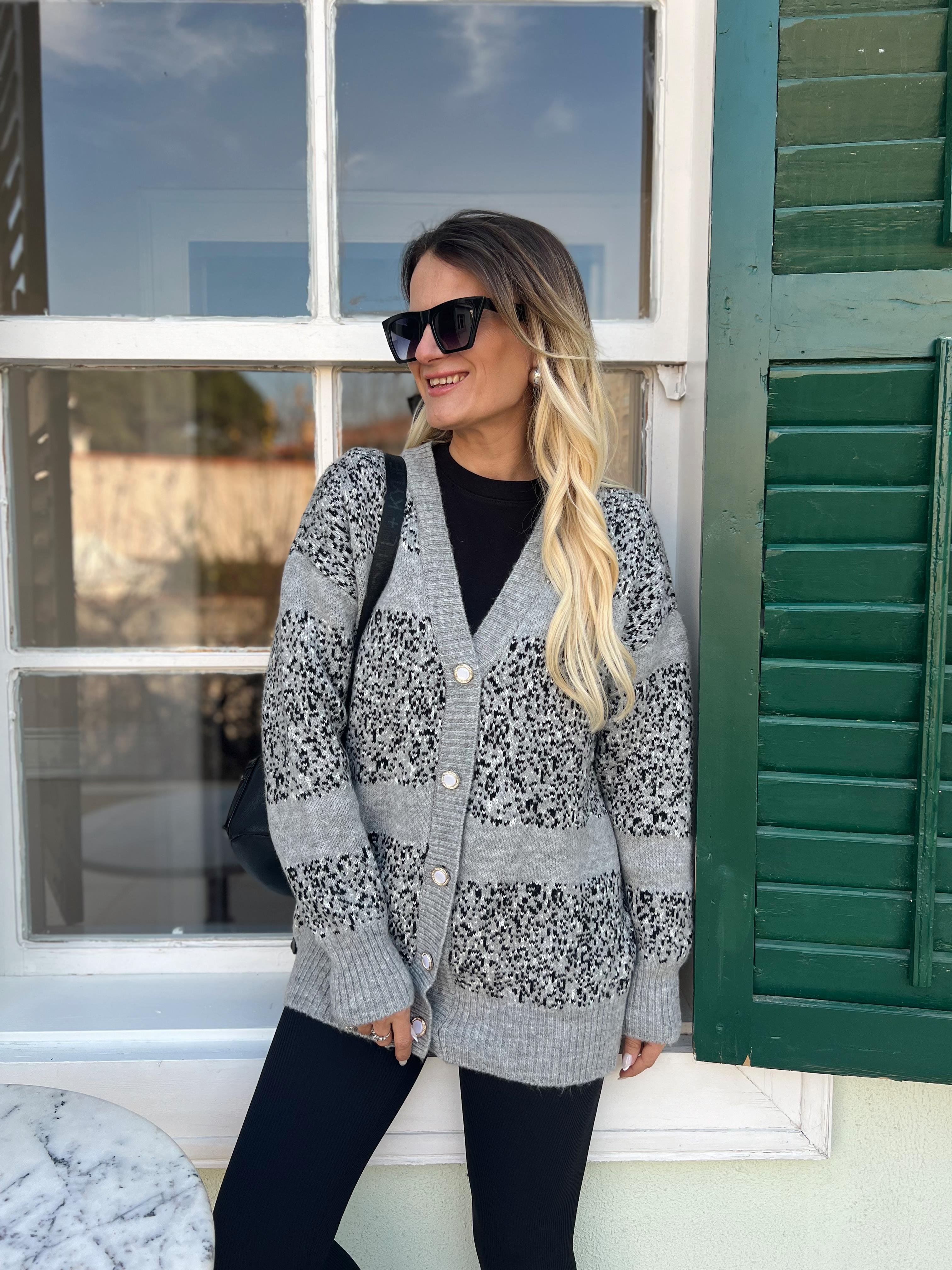 Nişantaşı Butik DÜĞME DETAY GRİ DESEN HIRKA