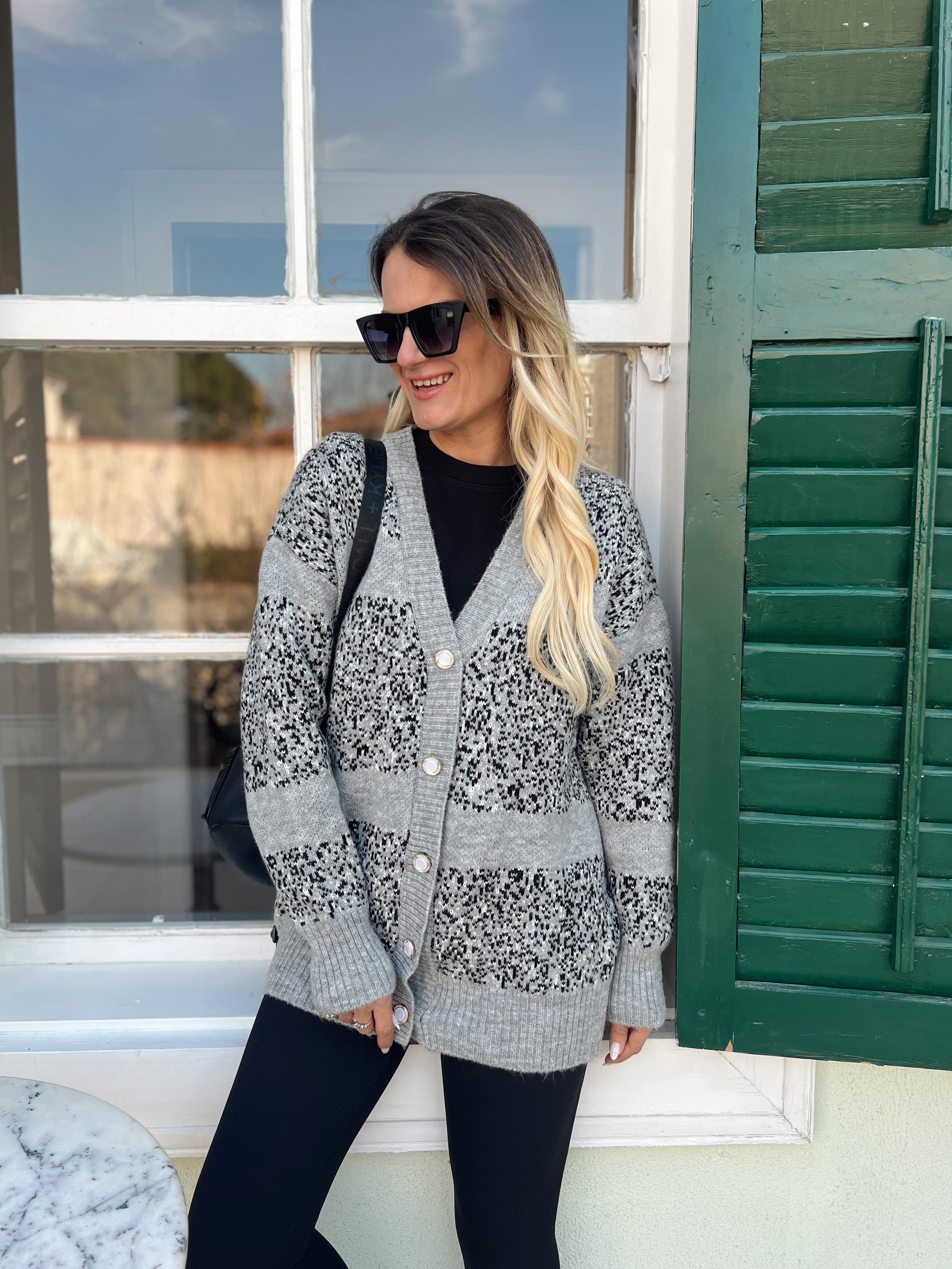 Nişantaşı Butik DÜĞME DETAY GRİ DESEN HIRKA
