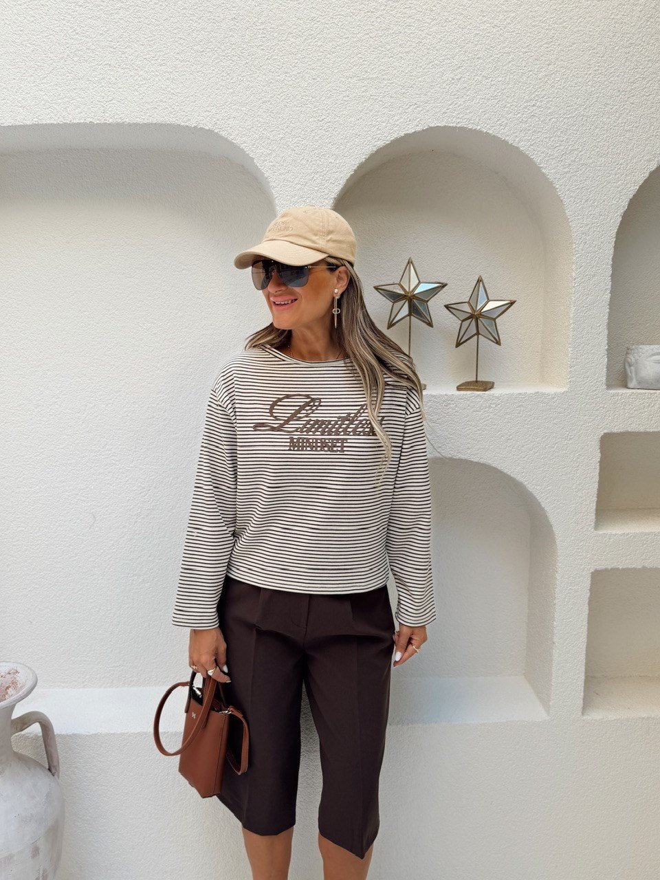 Nişantaşı Butik KABARTMA SÜET YAZI DETAY ÇİZGİLİ BASİC KAHVE