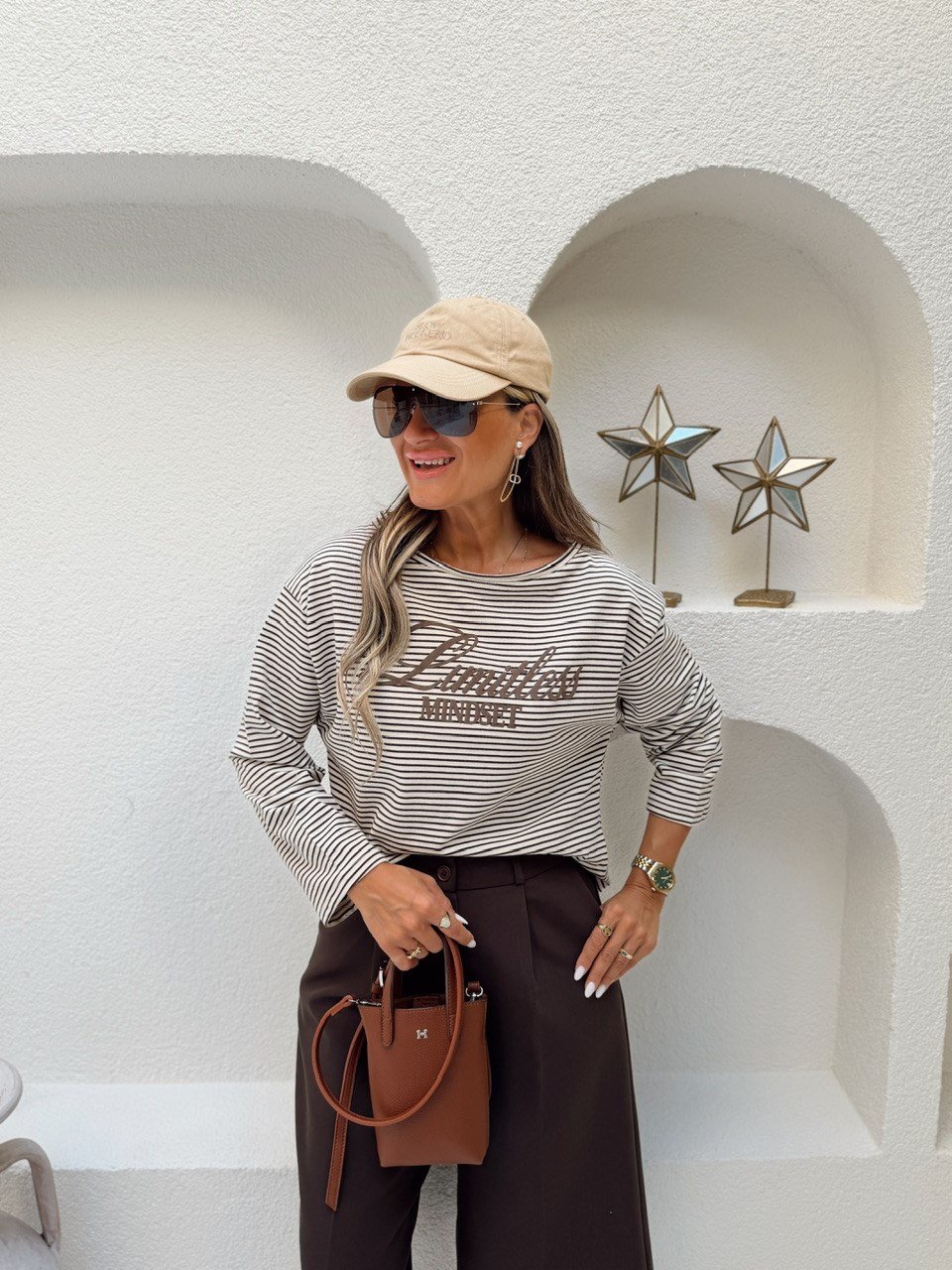 Nişantaşı Butik KABARTMA SÜET YAZI DETAY ÇİZGİLİ BASİC KAHVE