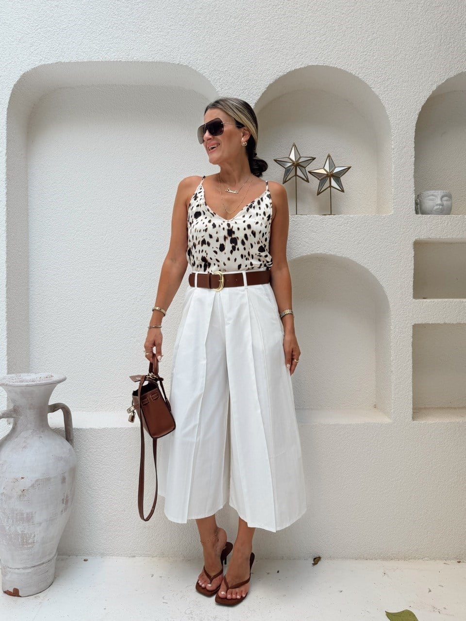 Nişantaşı Butik KEMERLİ PİLE DETAY BEYAZ CROPPED PANTOLON