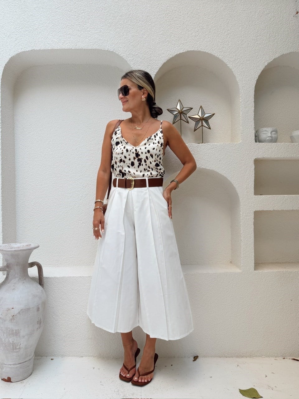 Nişantaşı Butik KEMERLİ PİLE DETAY BEYAZ CROPPED PANTOLON