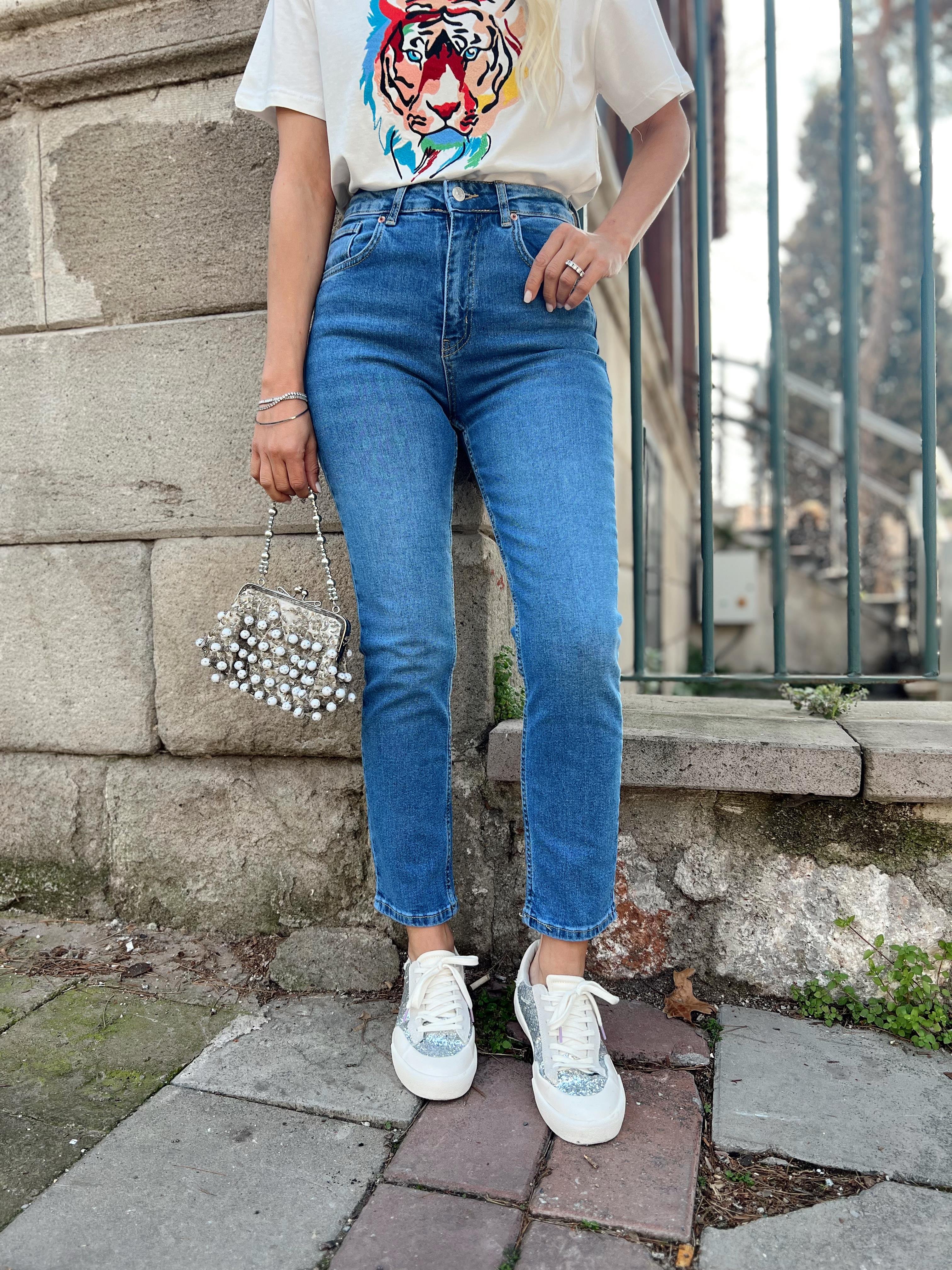 Nişantaşı Butik KLASİK MAVİ LİKRALI MOM JEAN