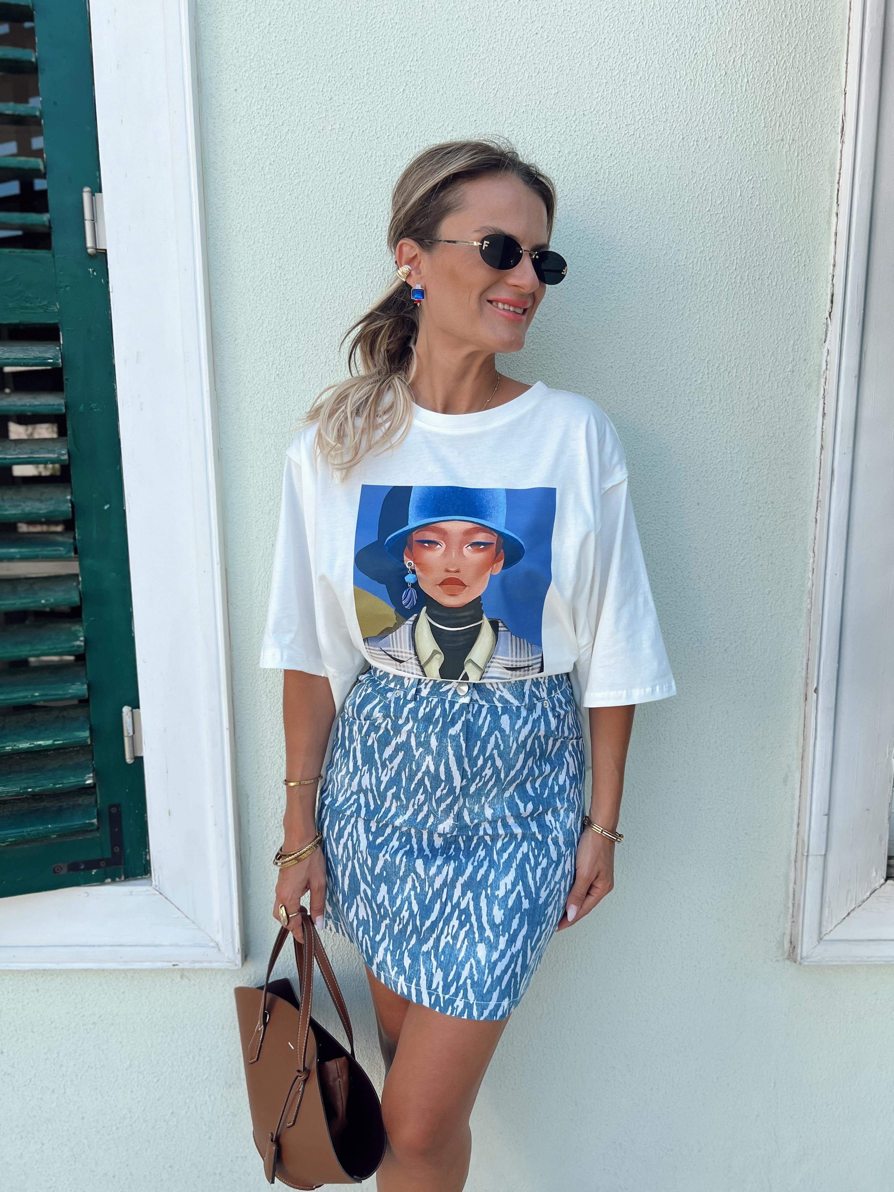 Nişantaşı Butik LAZER BASKI DETAY YIRTMACLI TSHİRT