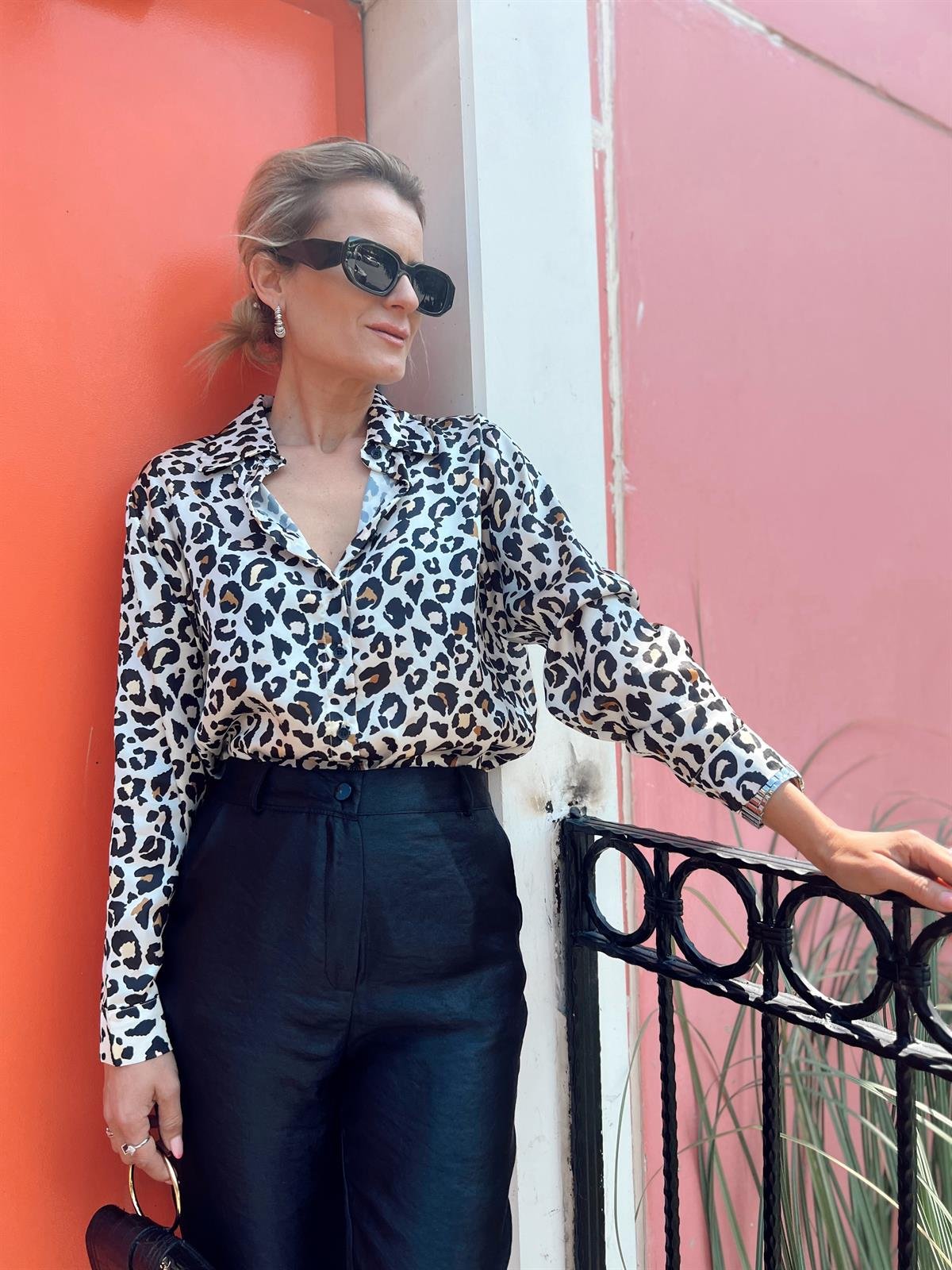 Nişantaşı Butik LEOPAR DESEN SATEN GÖMLEK
