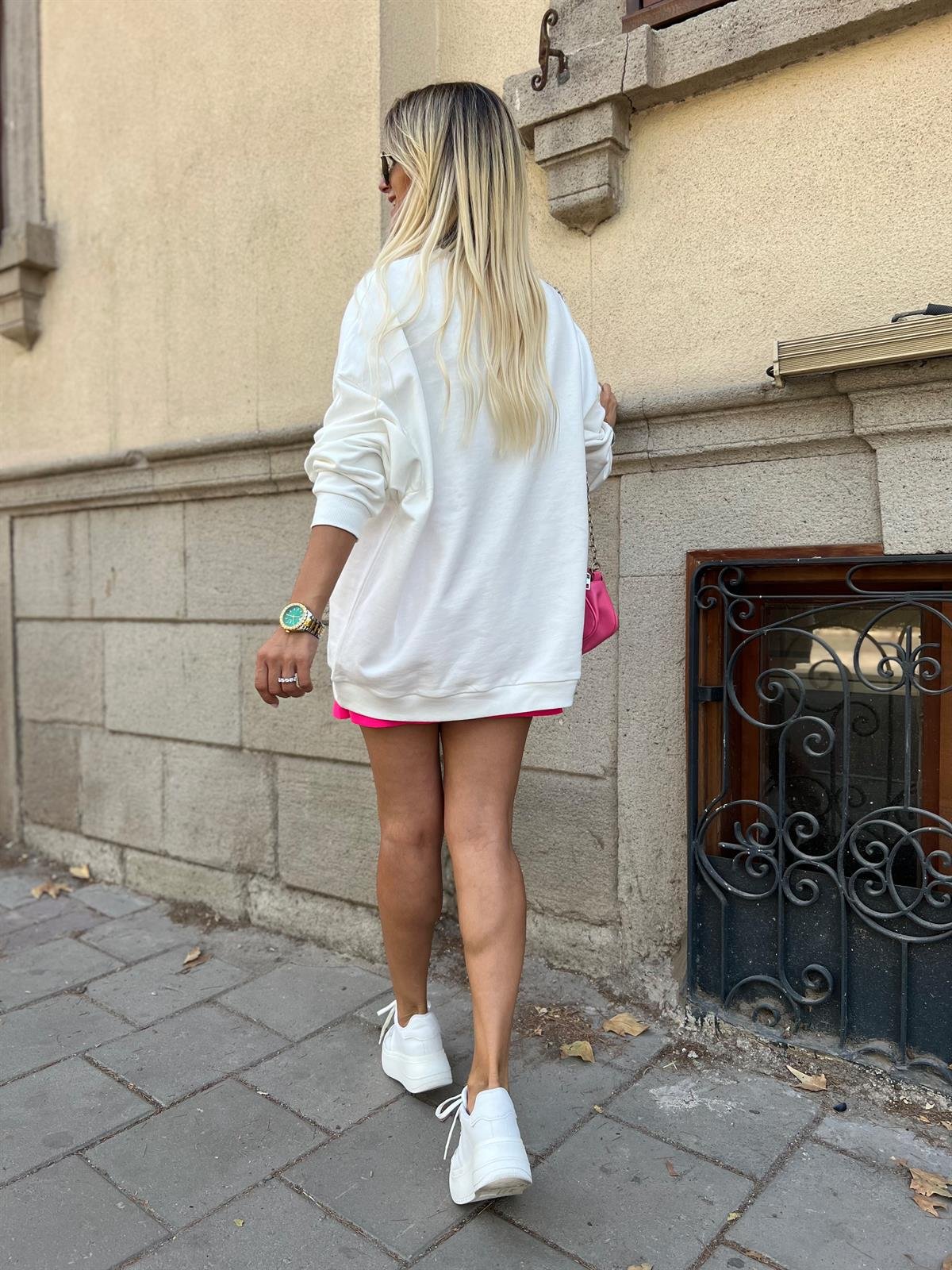 Nişantaşı Butik NAKIŞ DETAY BEYAZ OVERSİZE SWEATSHİRT