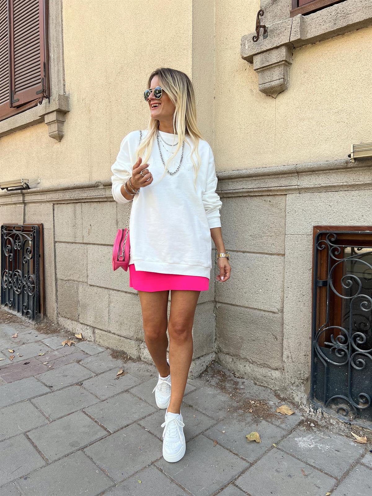 Nişantaşı Butik NAKIŞ DETAY BEYAZ OVERSİZE SWEATSHİRT