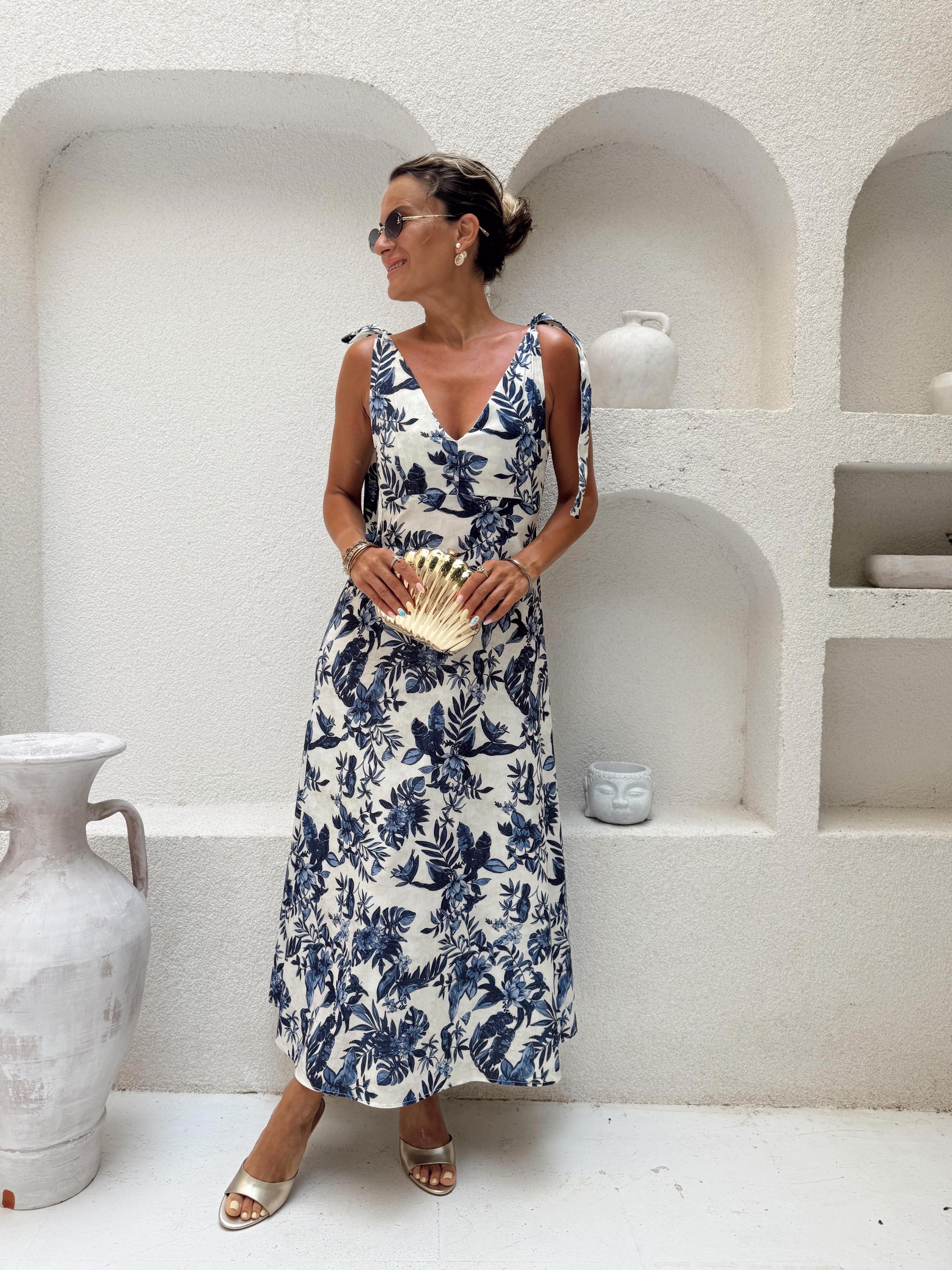 Nişantaşı Butik OMUZ BAGLAMALI V YAKA ÇİÇEK DESEN ELBİSE