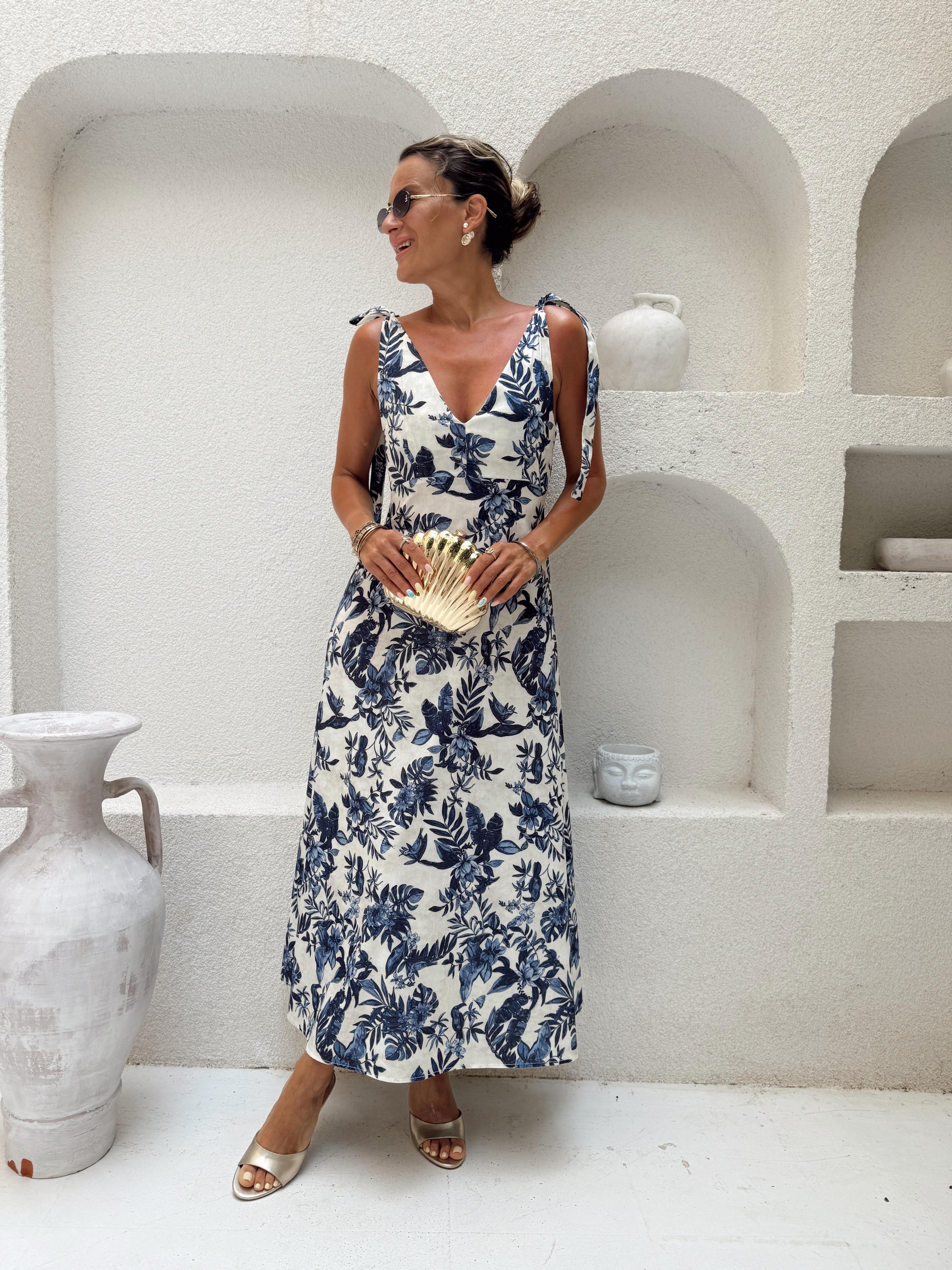 Nişantaşı Butik OMUZ BAGLAMALI V YAKA ÇİÇEK DESEN ELBİSE