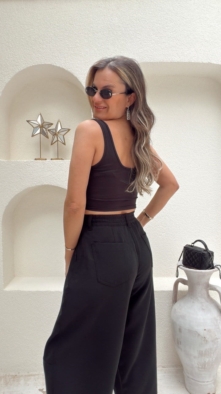 Nişantaşı Butik ÖN ARKA U YAKA BASİC CROP SİYAH