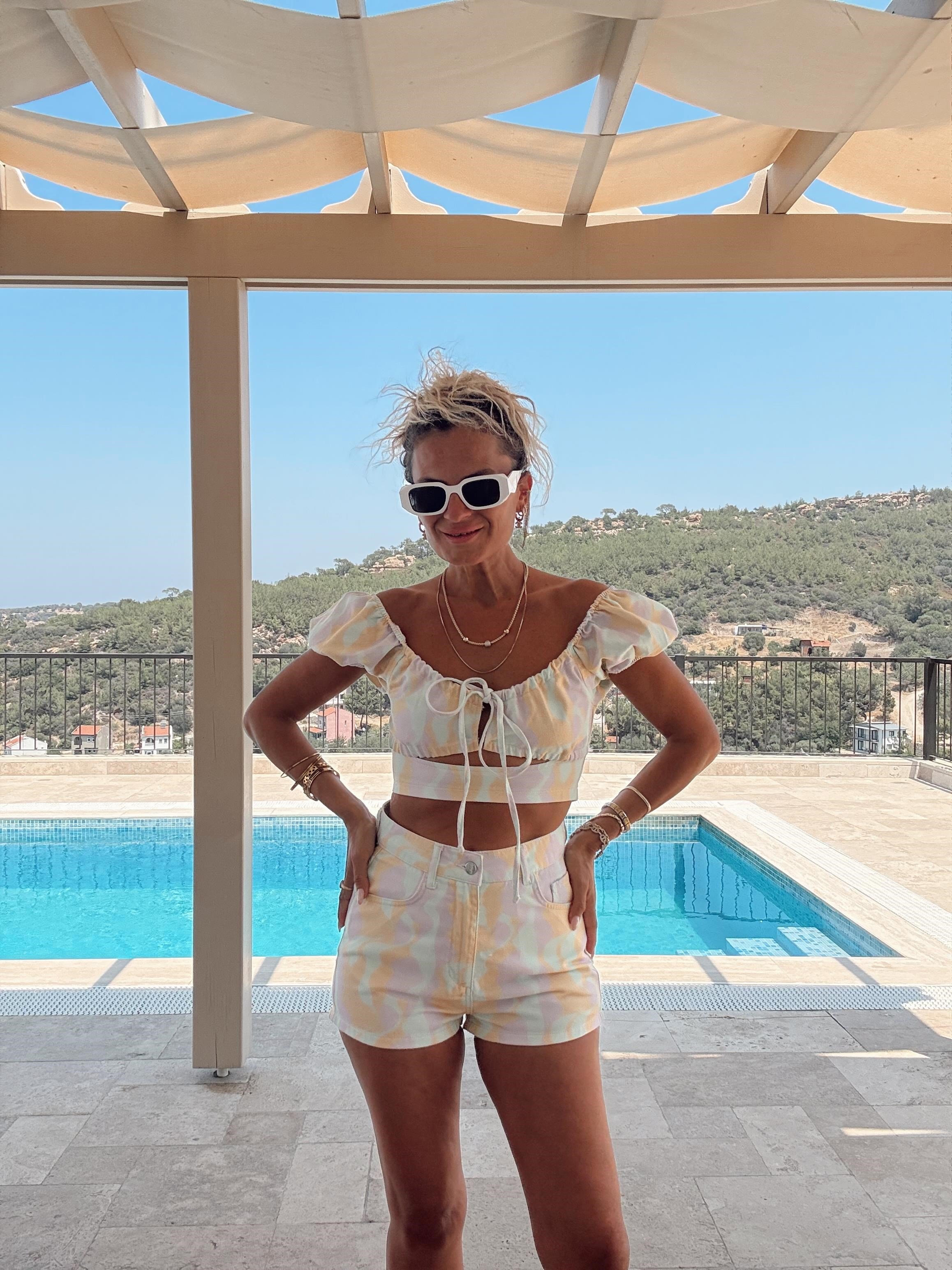 Nişantaşı Butik PASTEL RENK GEÇİŞ DENİM ŞORT