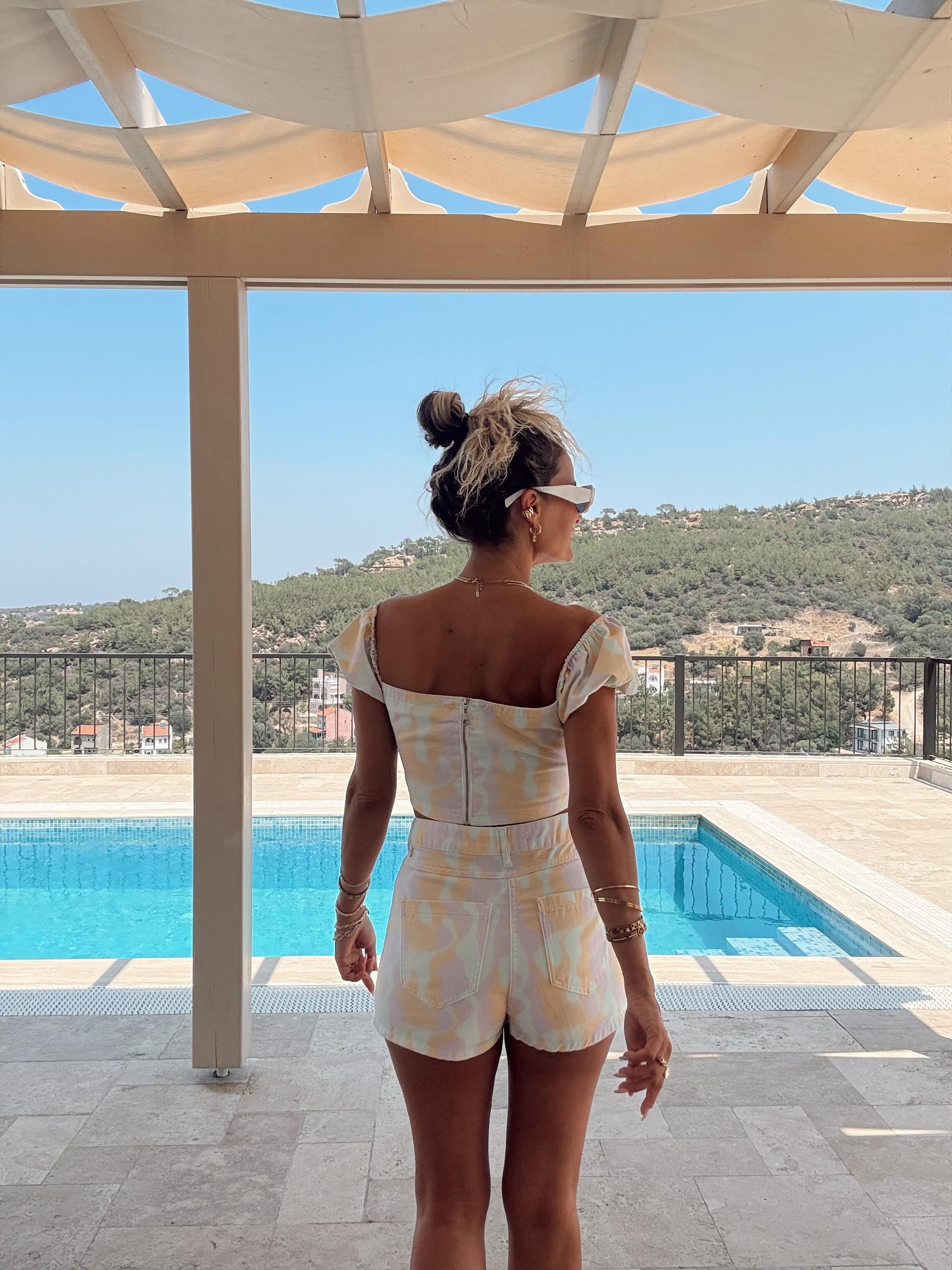 Nişantaşı Butik PASTEL RENK GEÇİŞ DENİM ŞORT