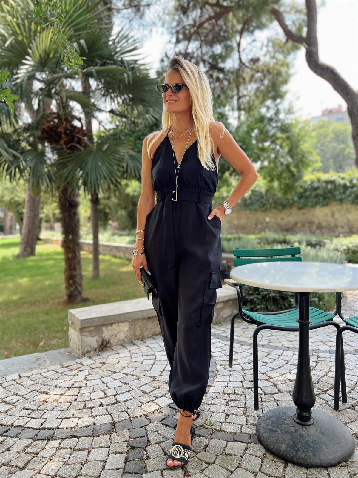 Nişantaşı Butik SIRT DETAY SİYAH TULUM