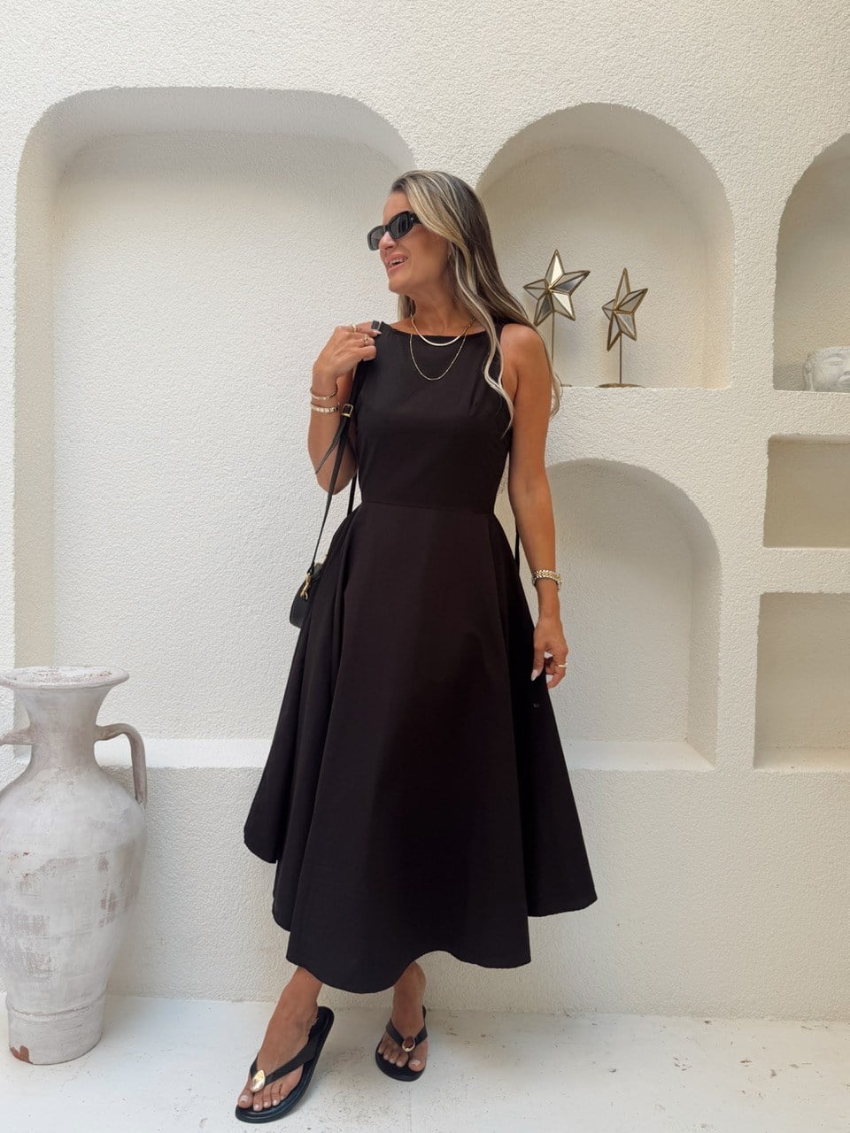 Nişantaşı Butik SIRT DETAY VOLANLI SİYAH ELBİSE