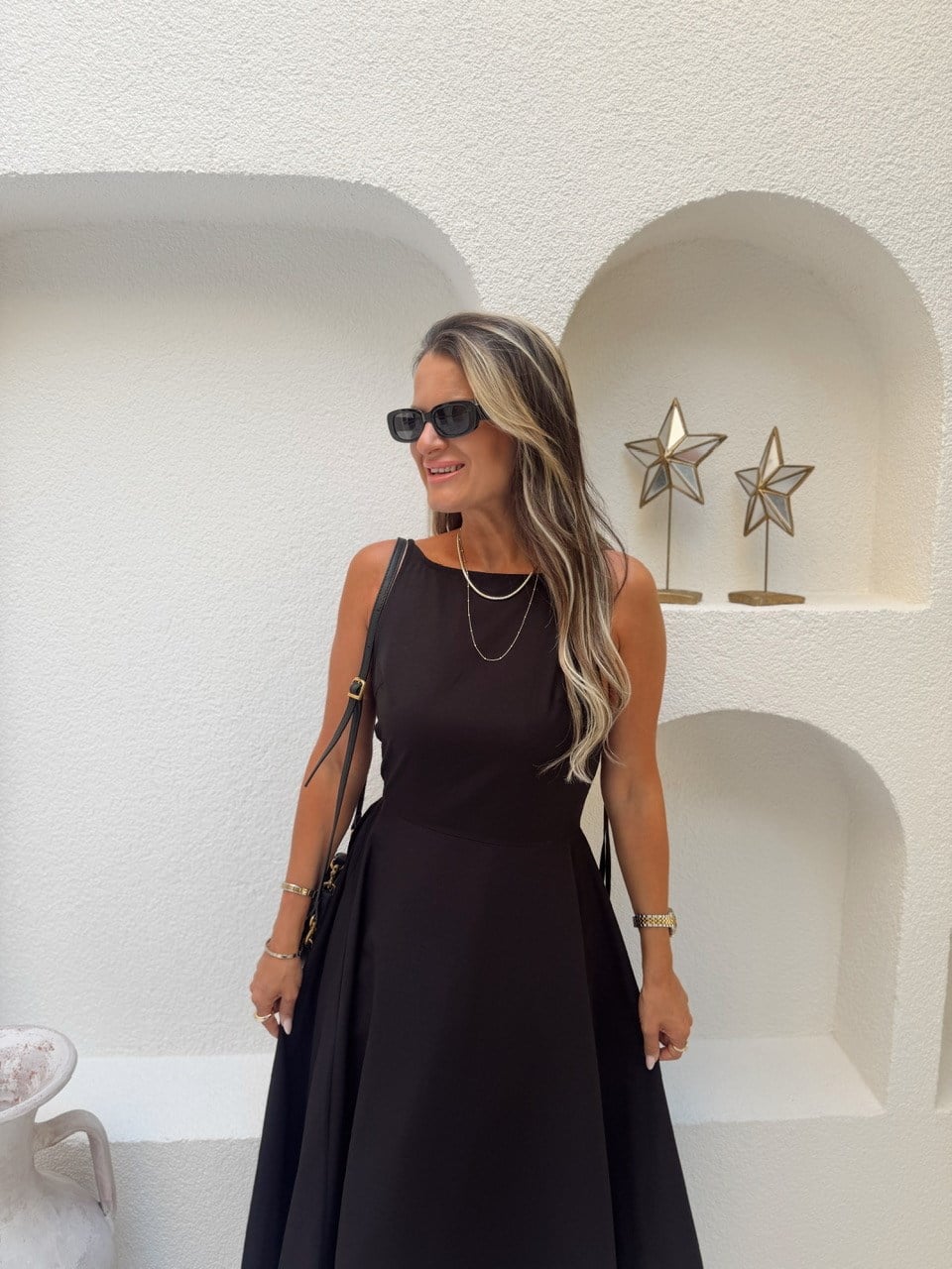 Nişantaşı Butik SIRT DETAY VOLANLI SİYAH ELBİSE