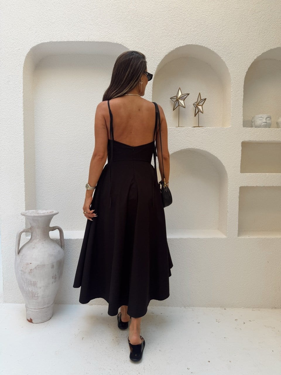 Nişantaşı Butik SIRT DETAY VOLANLI SİYAH ELBİSE