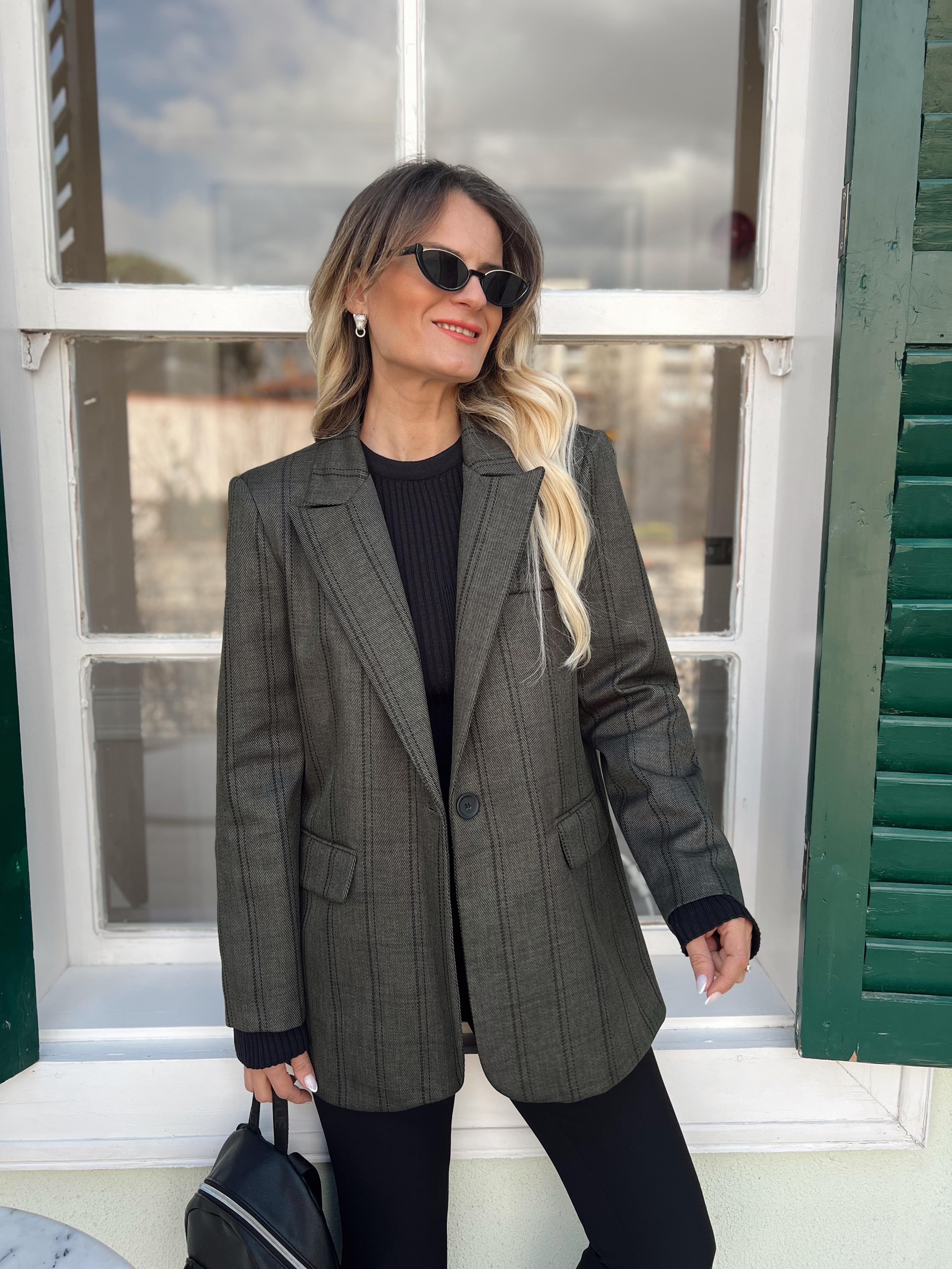 Nişantaşı Butik SİYAH ÇİZGİLİ BLAZER CEKET