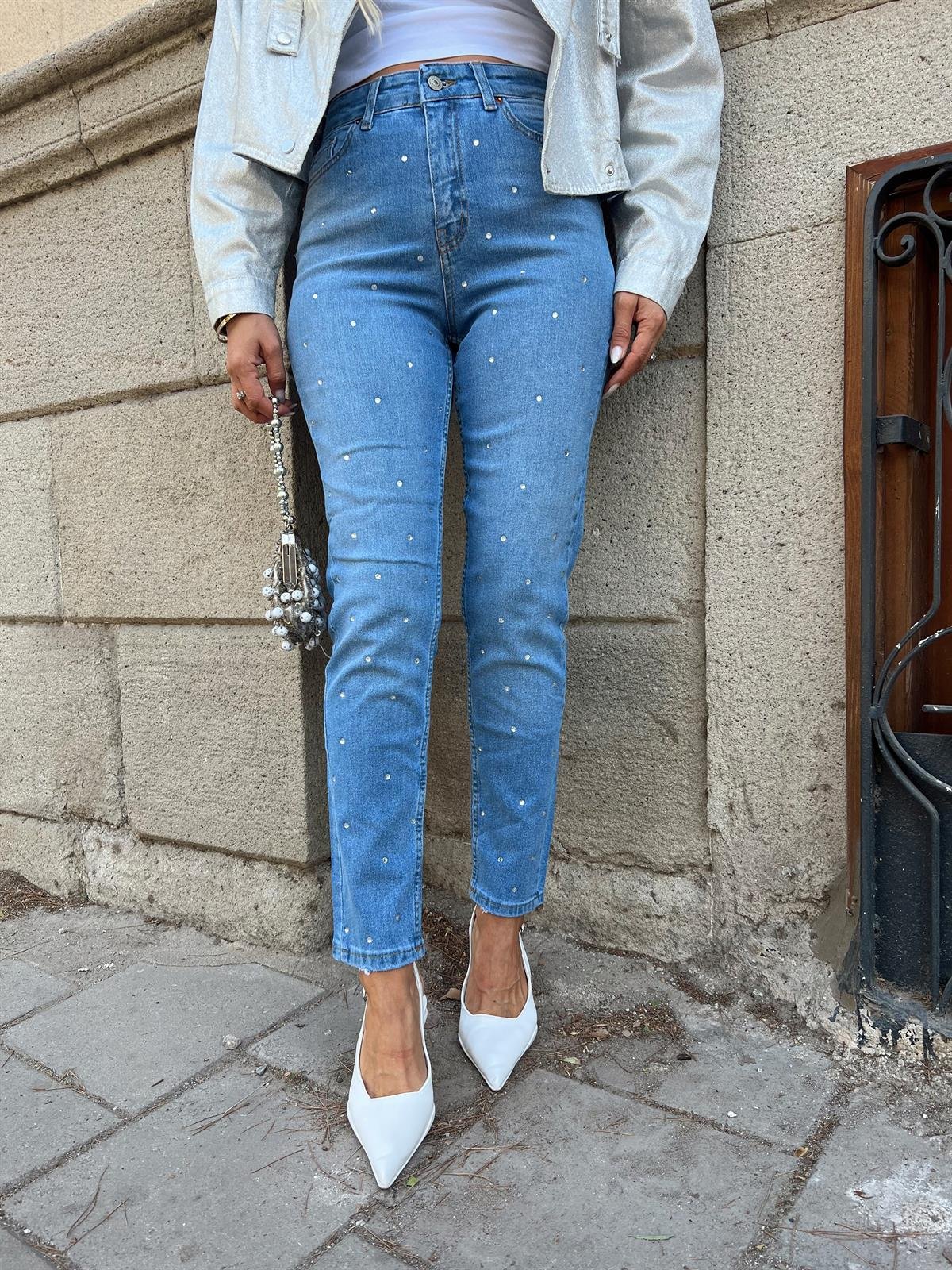 Nişantaşı Butik TAŞ DETAY YÜKSEK BEL MOM JEAN