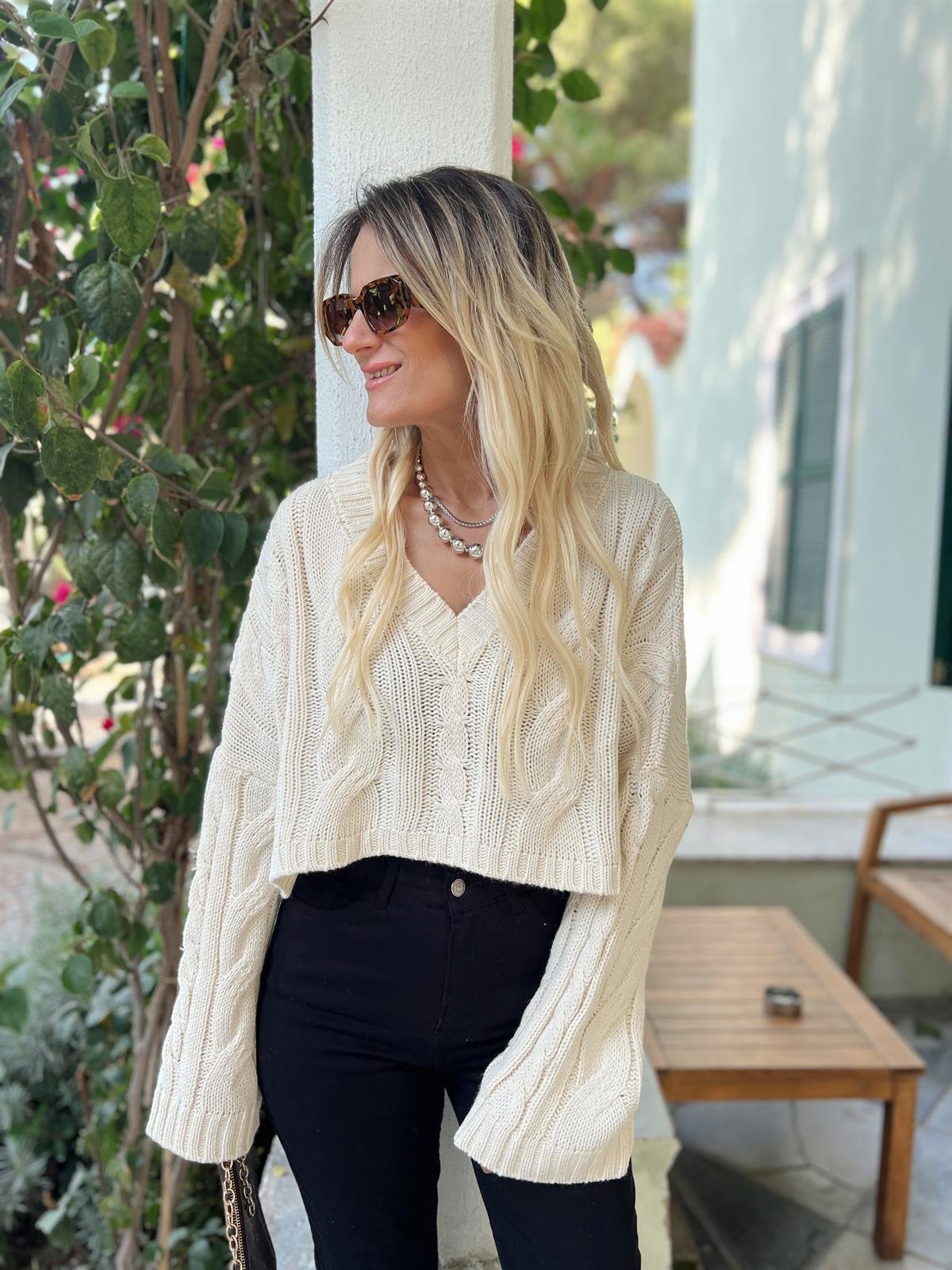 Nişantaşı Butik V YAKA ÖRGÜ DETAY CROP KREM KAZAK