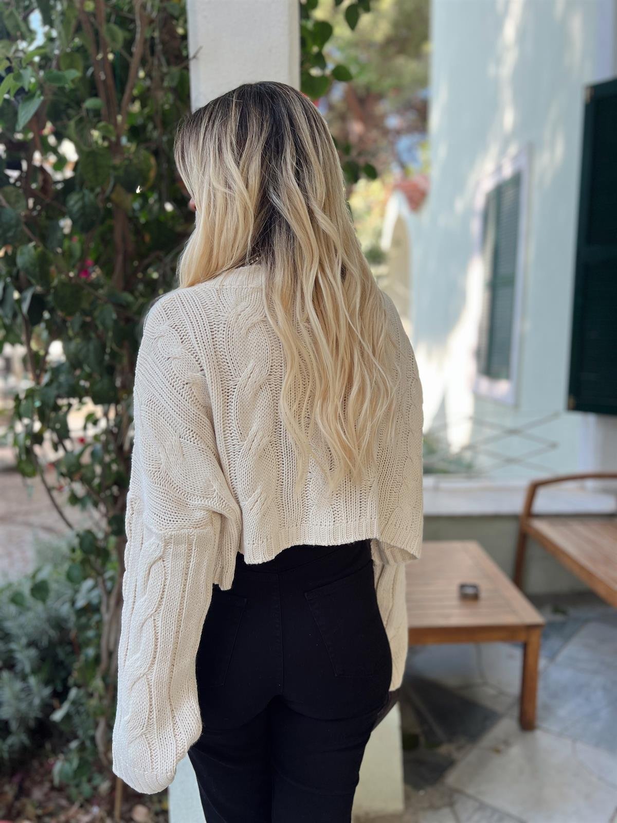 Nişantaşı Butik V YAKA ÖRGÜ DETAY CROP KREM KAZAK