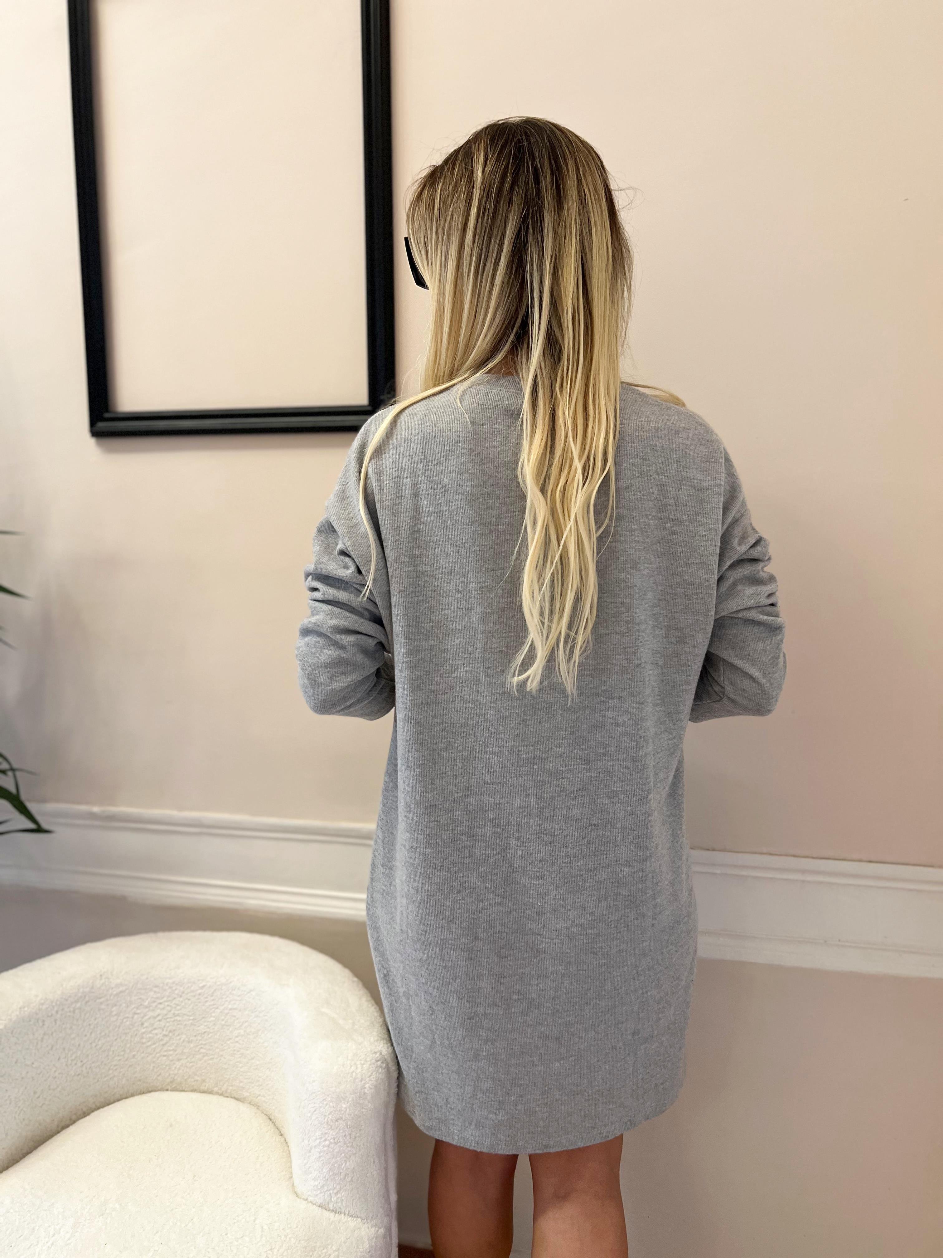 Nişantaşı Butik V YAKA SELANİK DOKU ELBİSE GRİ