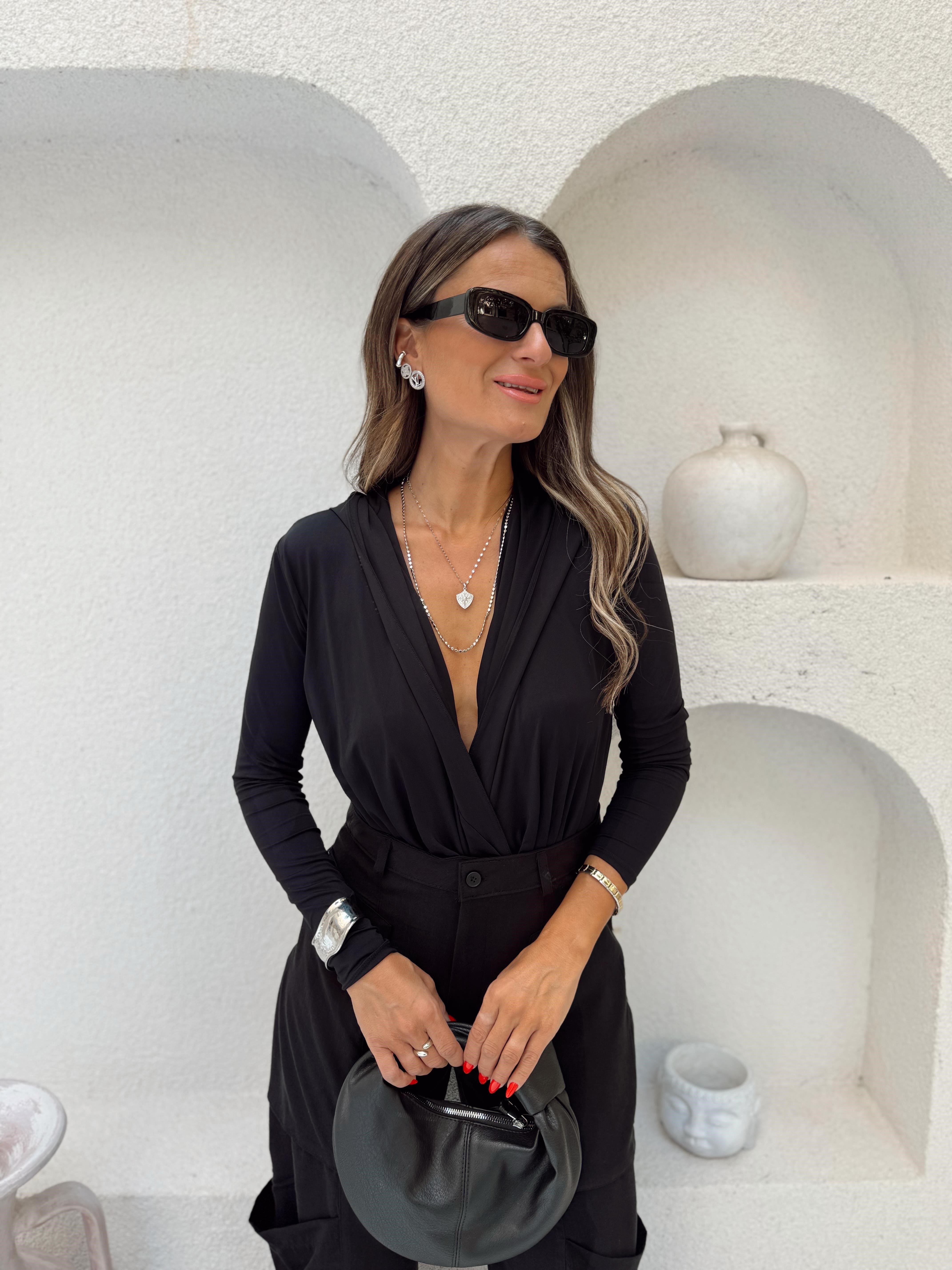 Nişantaşı Butik YAKA DETAY KAPSONLU SİYAH BODYSUİT