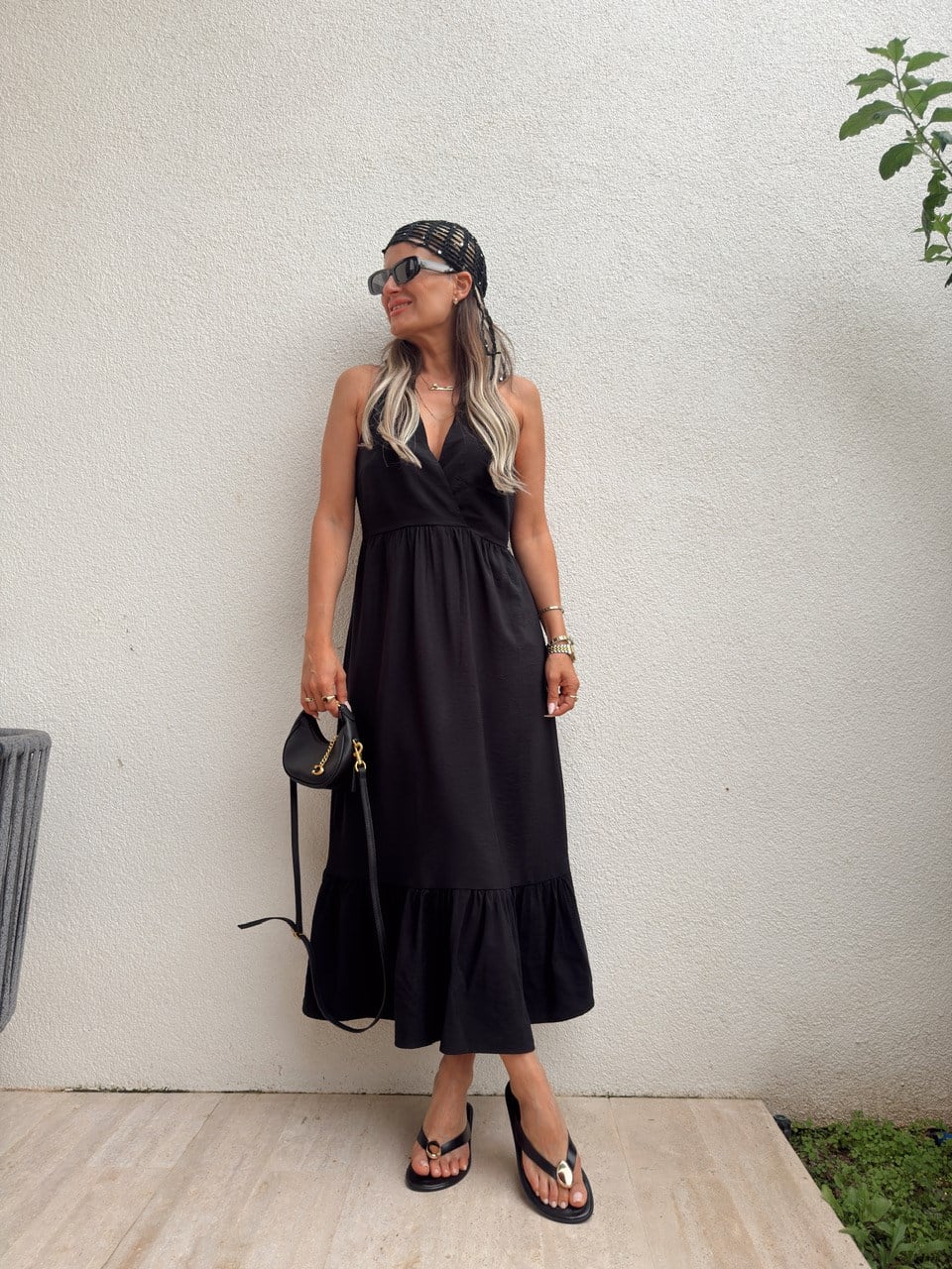 Nişantaşı Butik YAKA DETAY MİDİ SİYAH ELBİSE