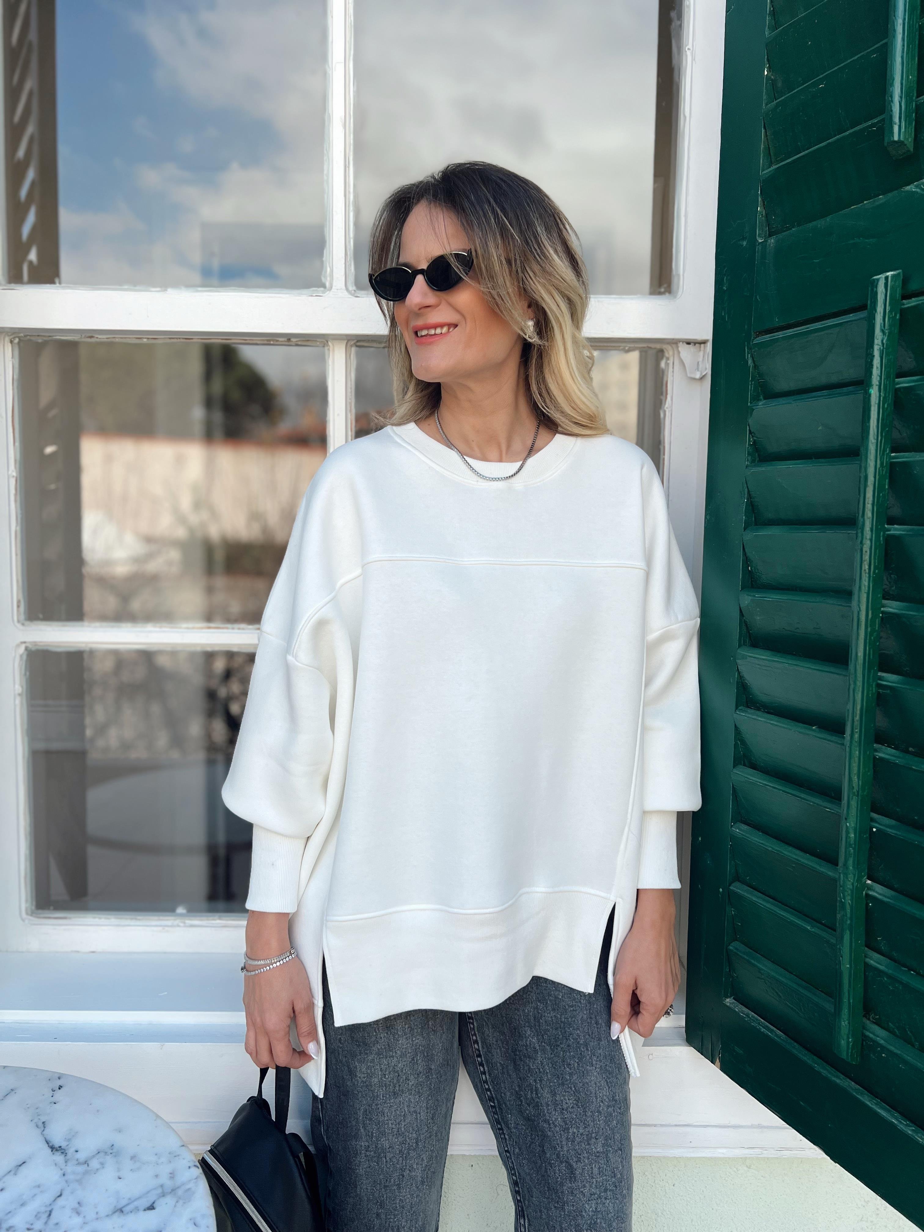 Nişantaşı Butik YIRTMAC DETAY BEYAZ SWEATSHİRT