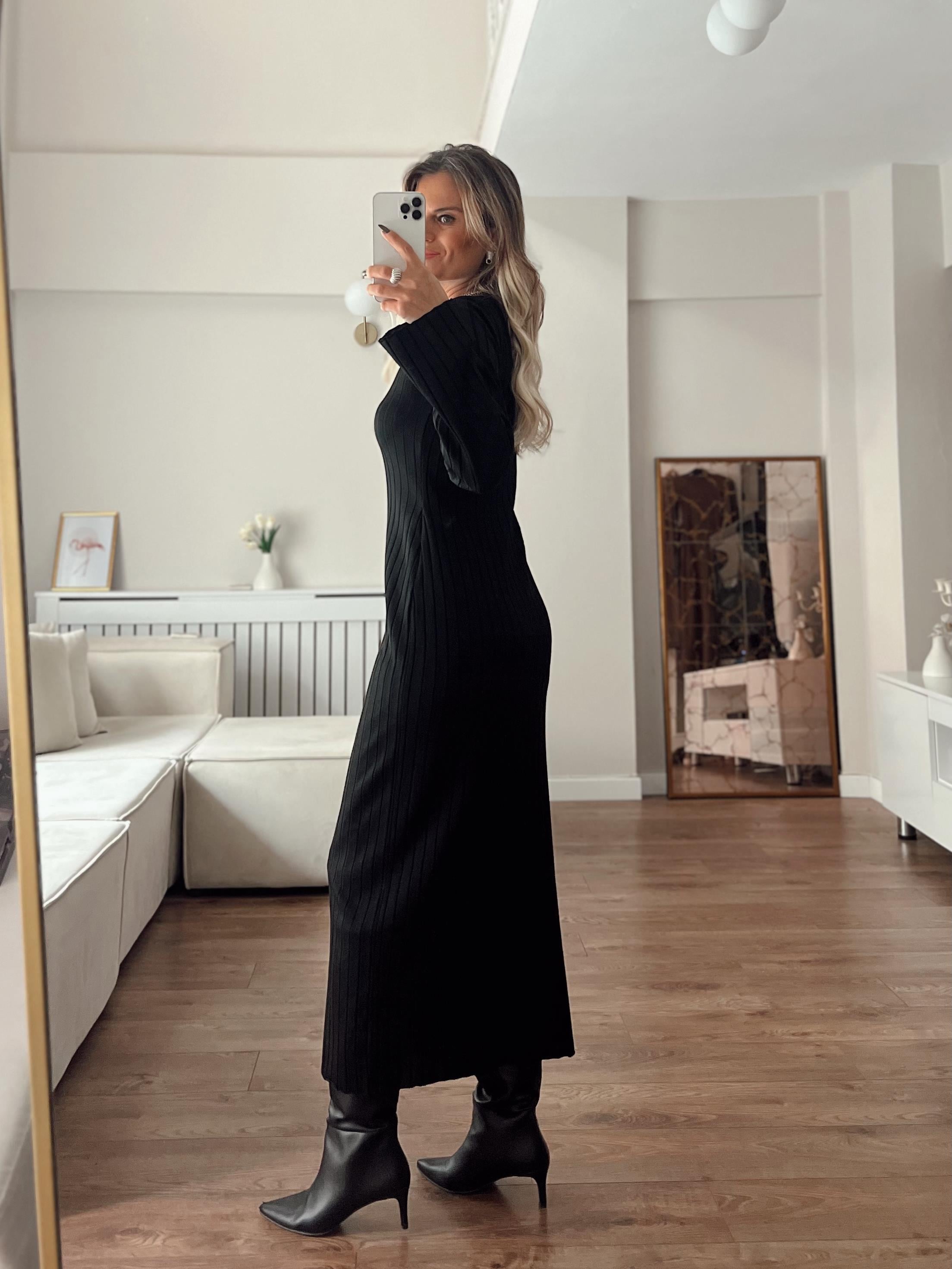 Nişantaşı Butik YUVARLAK YAKA SİYAH TRİKO ELBİSE