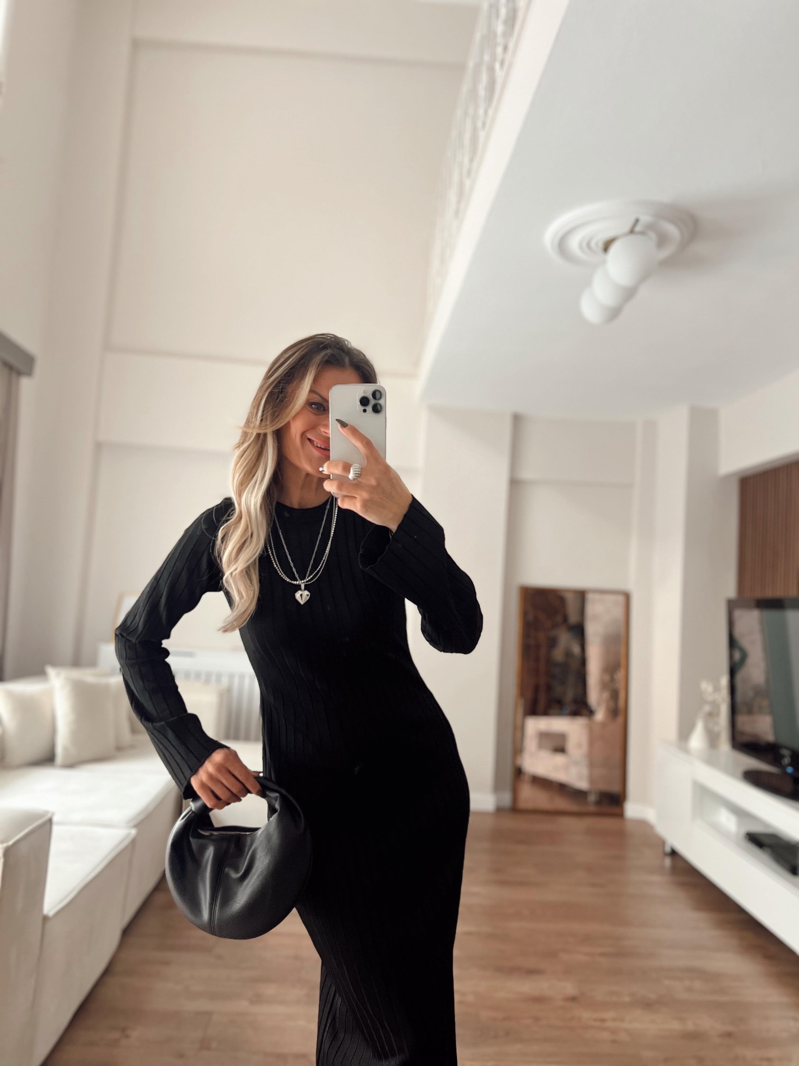 Nişantaşı Butik YUVARLAK YAKA SİYAH TRİKO ELBİSE