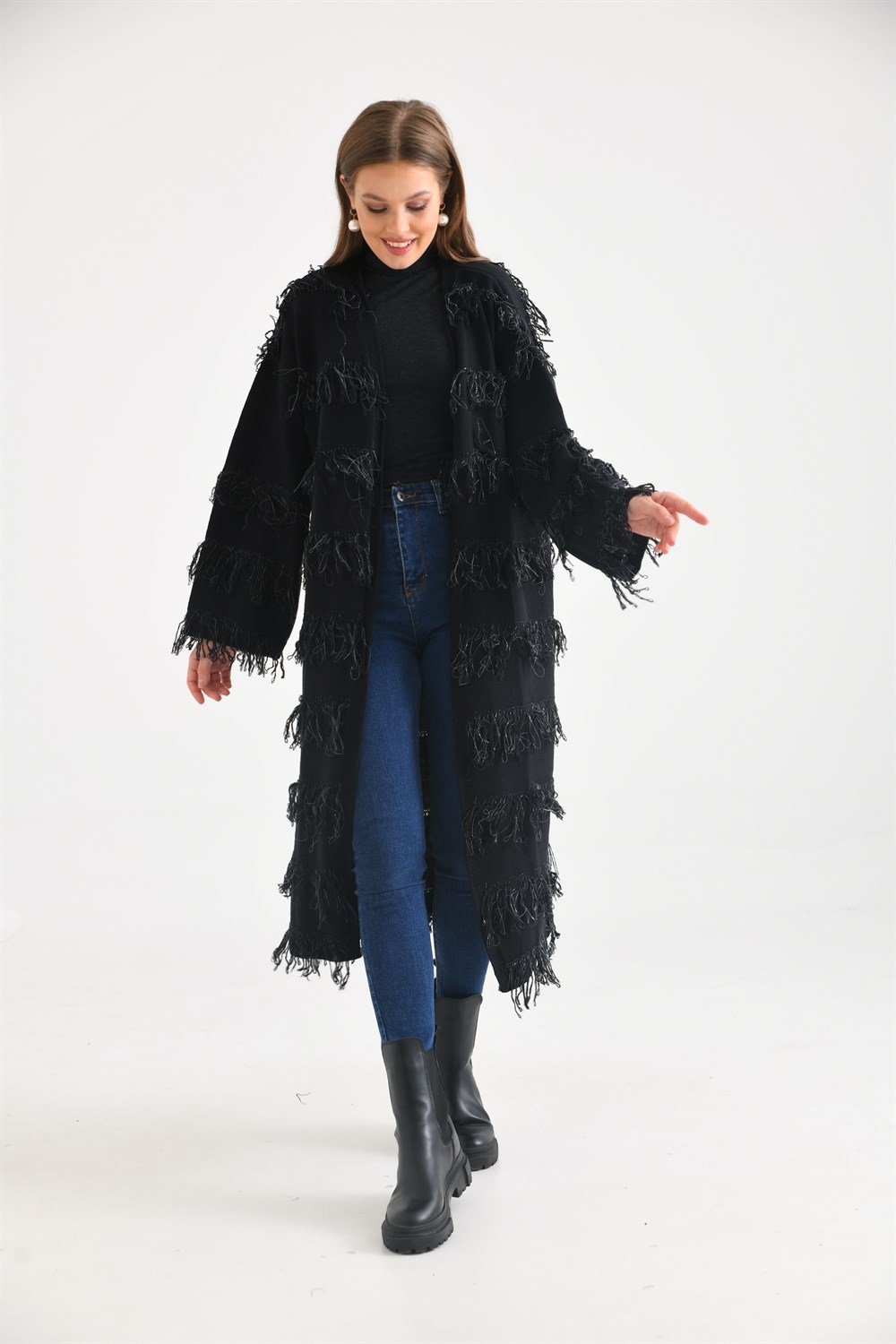 Püskül Detaylı Uzun Kap SİYAH